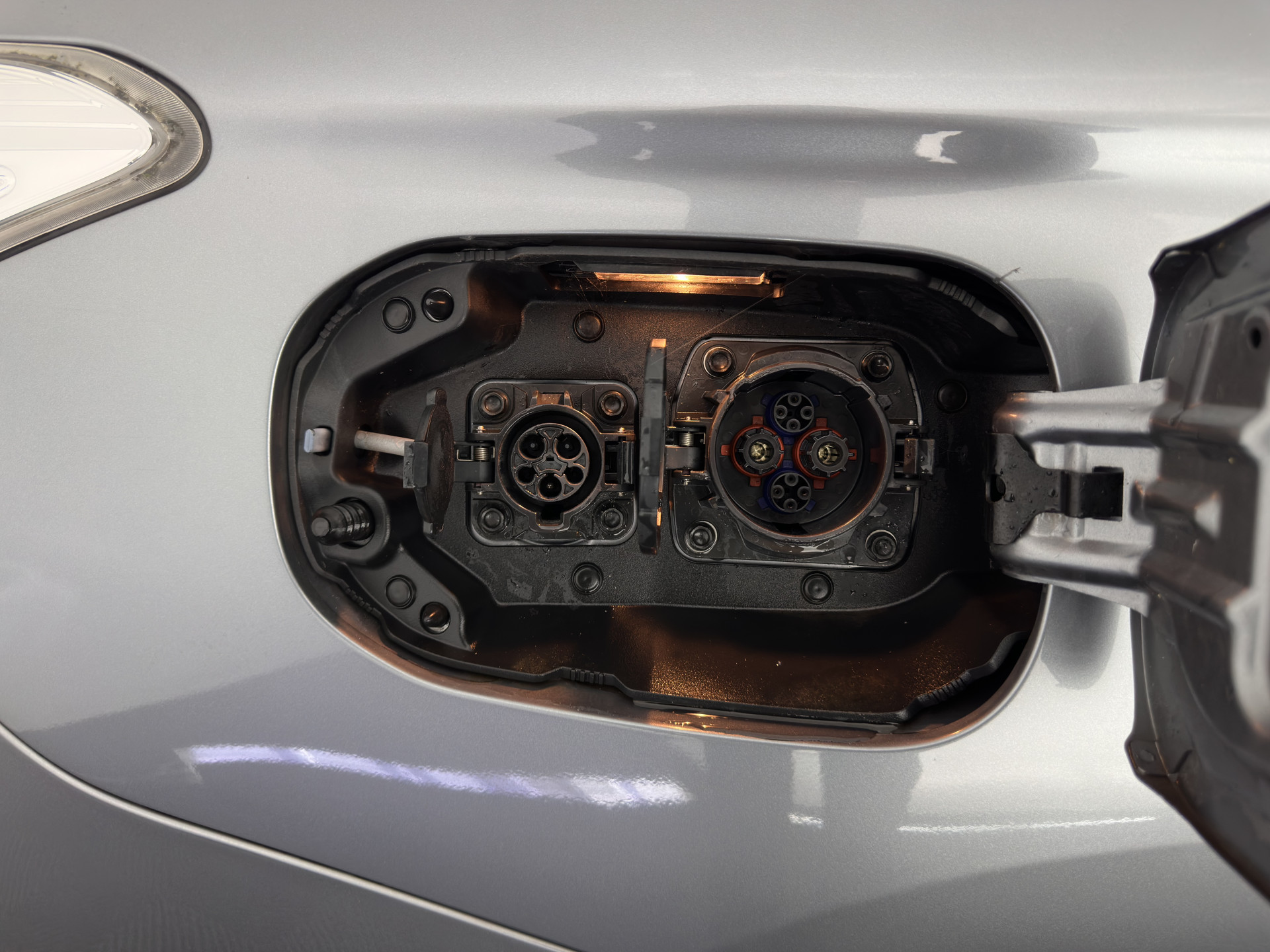 Mitsubishi Outlander 2.0 PHEV Instyle AWD  (Plug-In) (INCL-BTW) Aut *PANO | LEATHER | XENON | NAVI-FULLMAP | KEYLESS | CAMERA | HEATED-COMFORTSEATS | ECC | SHIFT-PADDLES | PDC | CRUISE | PRIVACY-GLASS | DAB | TOWBAR | ROCKFORD-AUDIO |  18"ALU*