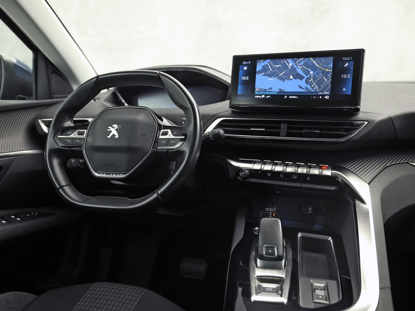 Peugeot 3008 1.2 PureTech Premium Automaat (APPLE CARPLAY, NAP, GROOT NAVI, 360 CAMERA, TREKHAAK, SPORTSTOELEN, LANE ASSIST, CRUISE, NIEUWSTAAT)