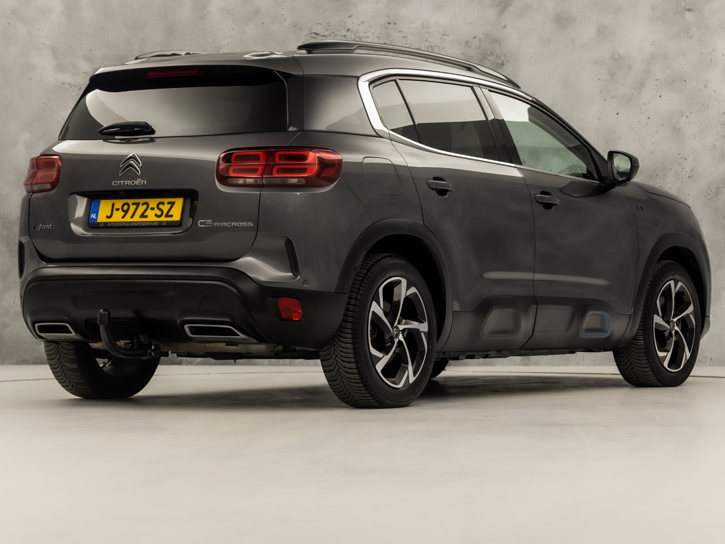 Citroën C5 Aircross 1.6 Plug-in Hybrid 225 Deluxe Sport 225Pk Automaat (APPLE CARPLAY, SOH 93%, GROOT NAVI, 360 CAMERA, GETINT GLAS, ELEK SPORTSTOELEN, LEDER, STOELVERWARMING, ADAPTIVE CRUISE, NIEUWSTAAT)