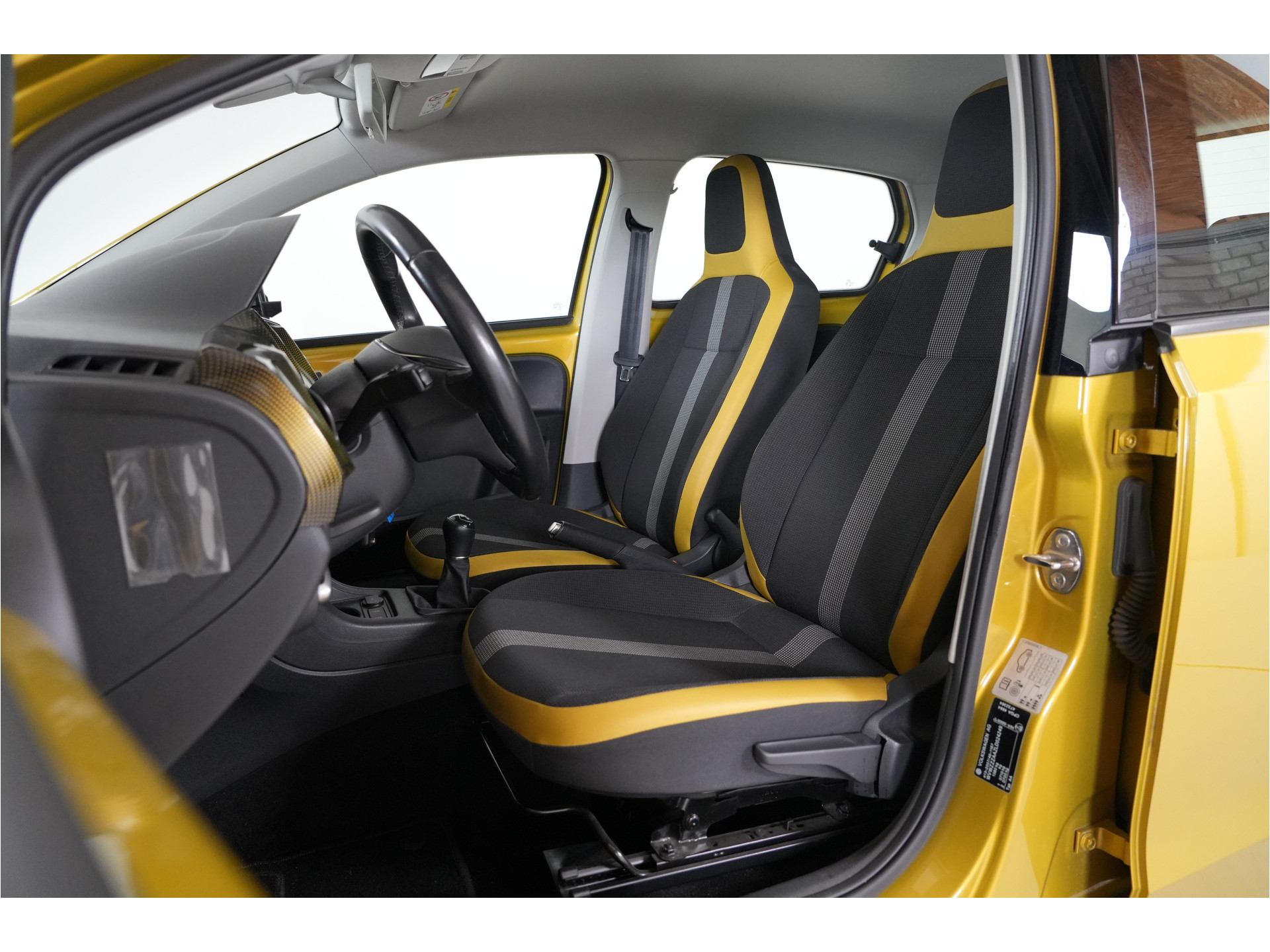 Volkswagen Up! 1.0 EcoFuel move up! | 5 drs. | Aardgas | Cruise | Stl. verw. | PDC | Climate | Lichtautomaat |