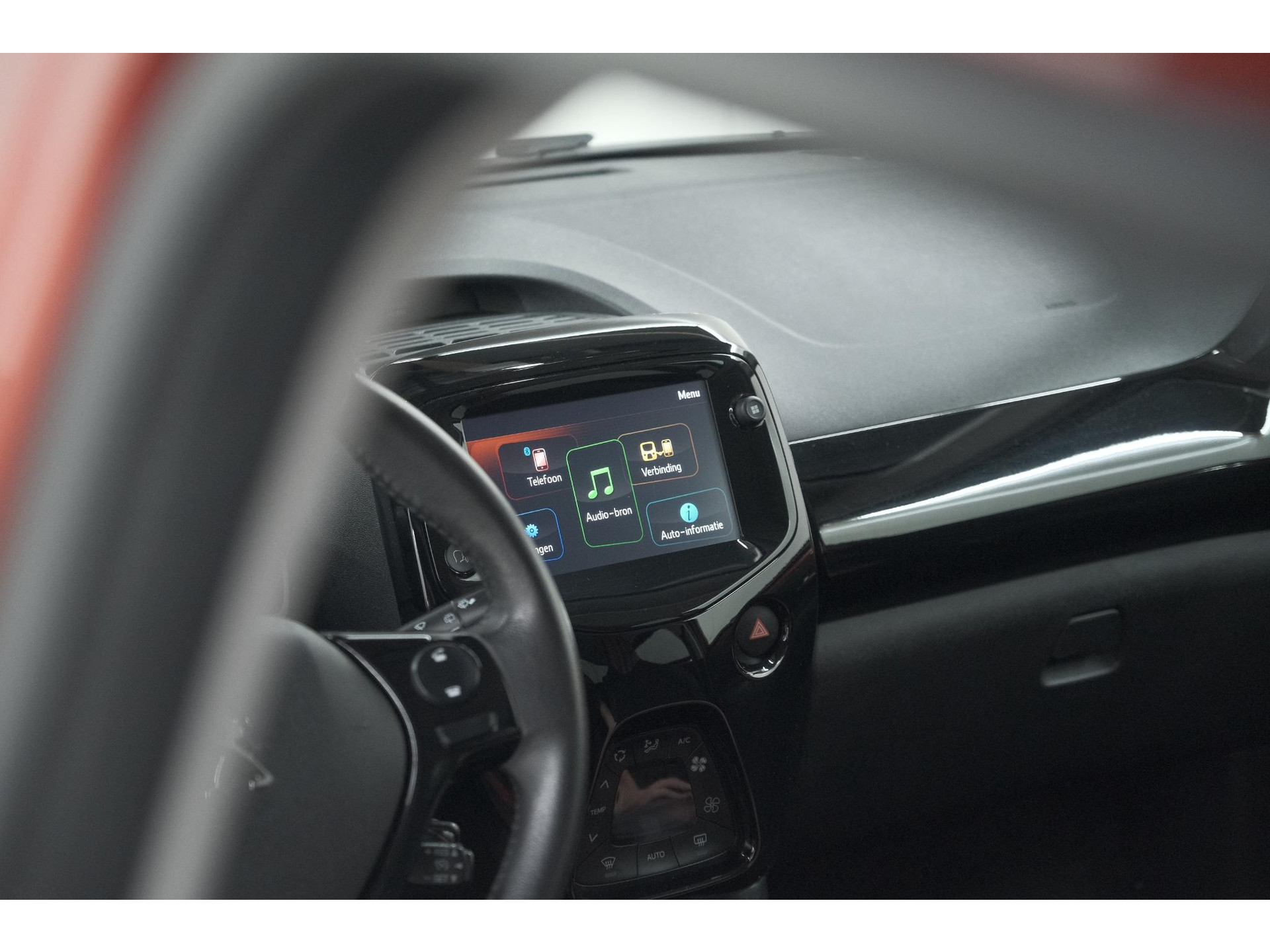 Peugeot 108 1.0 e-VTi Allure TOP! | Elektrisch Vouwdak | Trekhaak | Camera | Apple Carplay