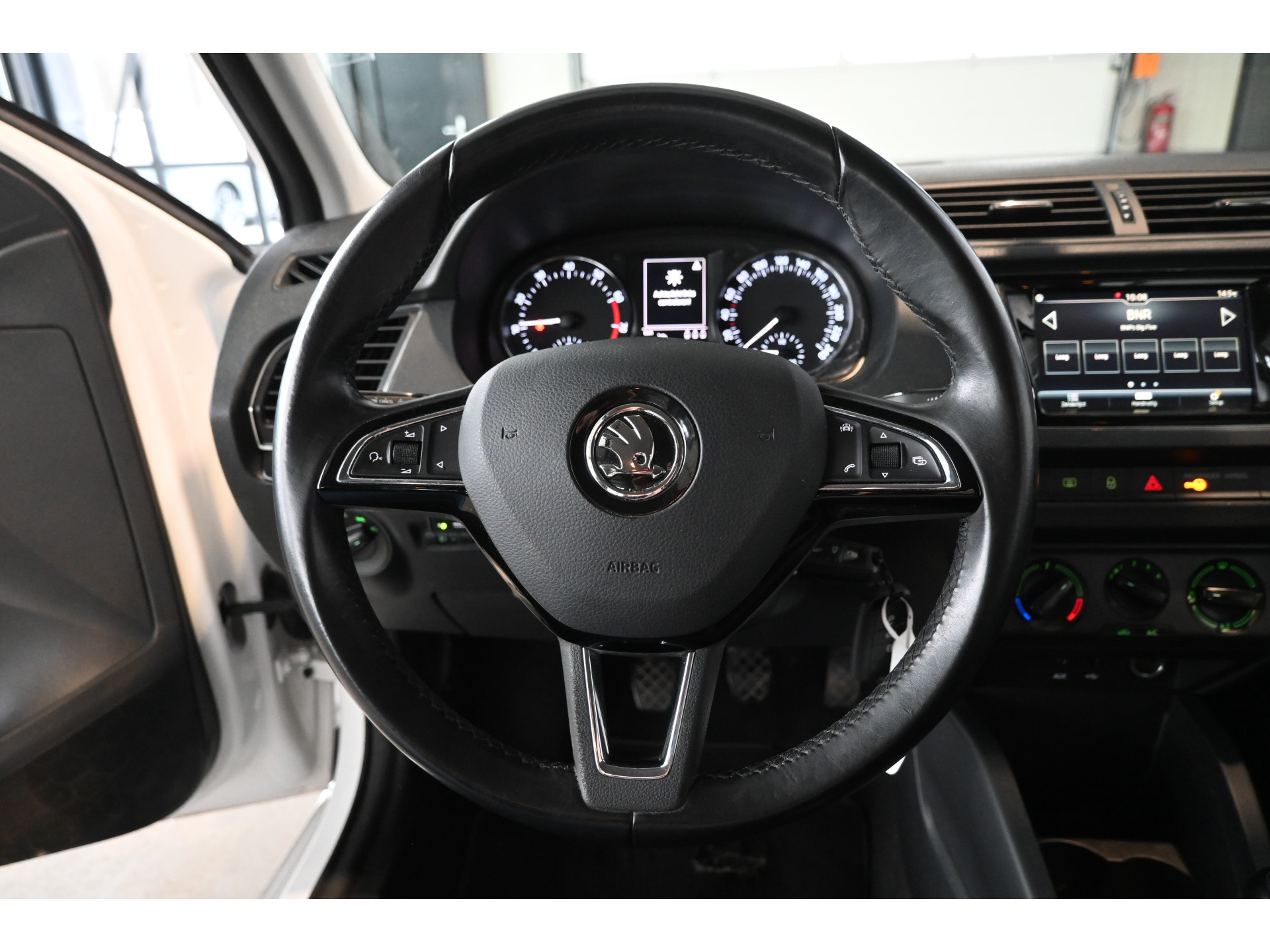 ŠKODA Fabia Combi 1.0 TSI Ambition Business Airco Navigatie Cruise Control Rijklaarprijs Inruil Mogelijk!