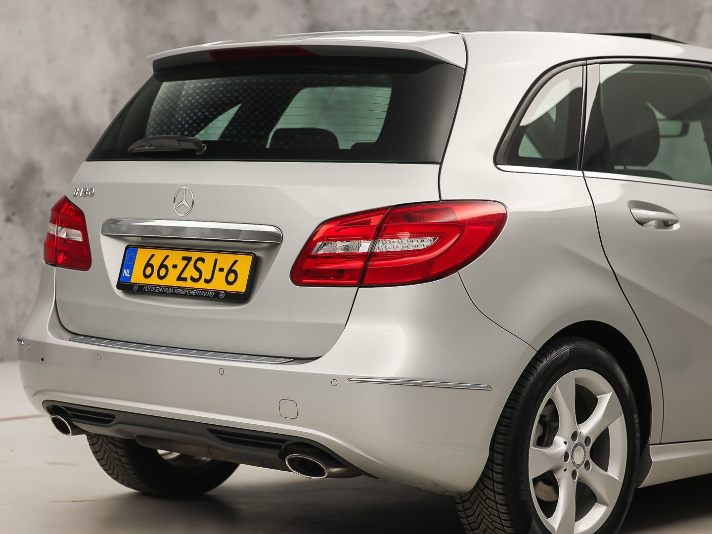 Mercedes-Benz B-Klasse 180 Sport Automaat (PANORAMADAK, GROOT NAVI, CLIMATE, SPORTSTOELEN, LEDER, XENON, CRUISE, NIEUWE APK, NIEUWSTAAT)