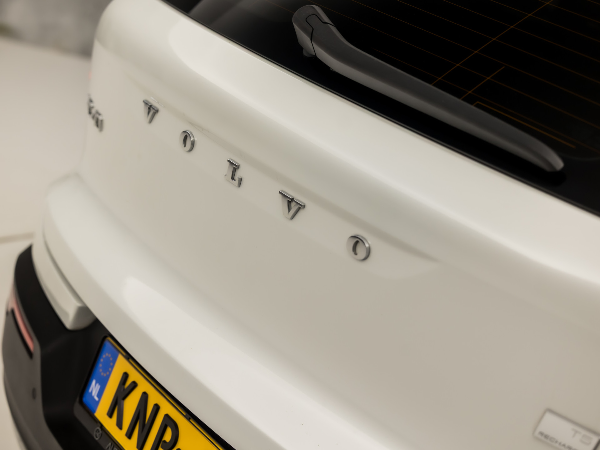 Volvo XC40 1.5 T5 Recharge Inscription Sport 262Pk Automaat (PANORAMADAK, APPLE CARPLAY, MEMORY SEAT, ZWART HEMEL, CAMERA, LEDER, SPORTSTOELEN, ELEK ACHTERKLEP, NIEUWSTAAT)