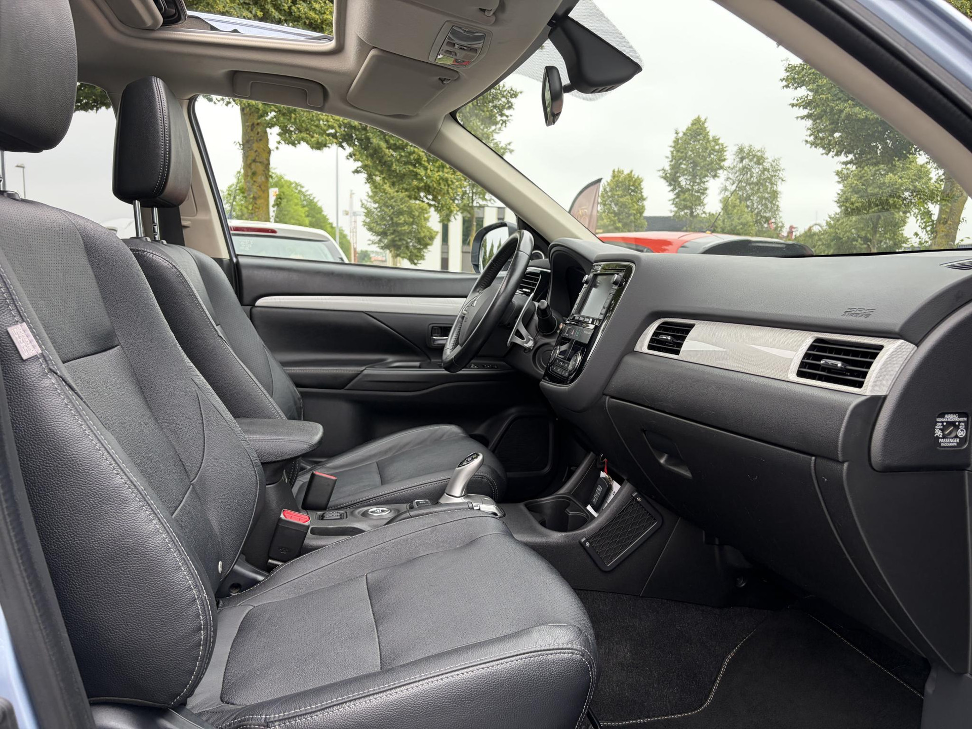 Mitsubishi Outlander 2.0 PHEV Executive Edition Trekhaak,Schuifdak,Leder,Stoelverw-Koeling,Camera,Navi,Keyless,Clima,Cruise,Lm velgen,Pdc,V+A,Rijstrooksensor,Extra velgen,N.A.P,Nieuwe Apk bij Aflevering