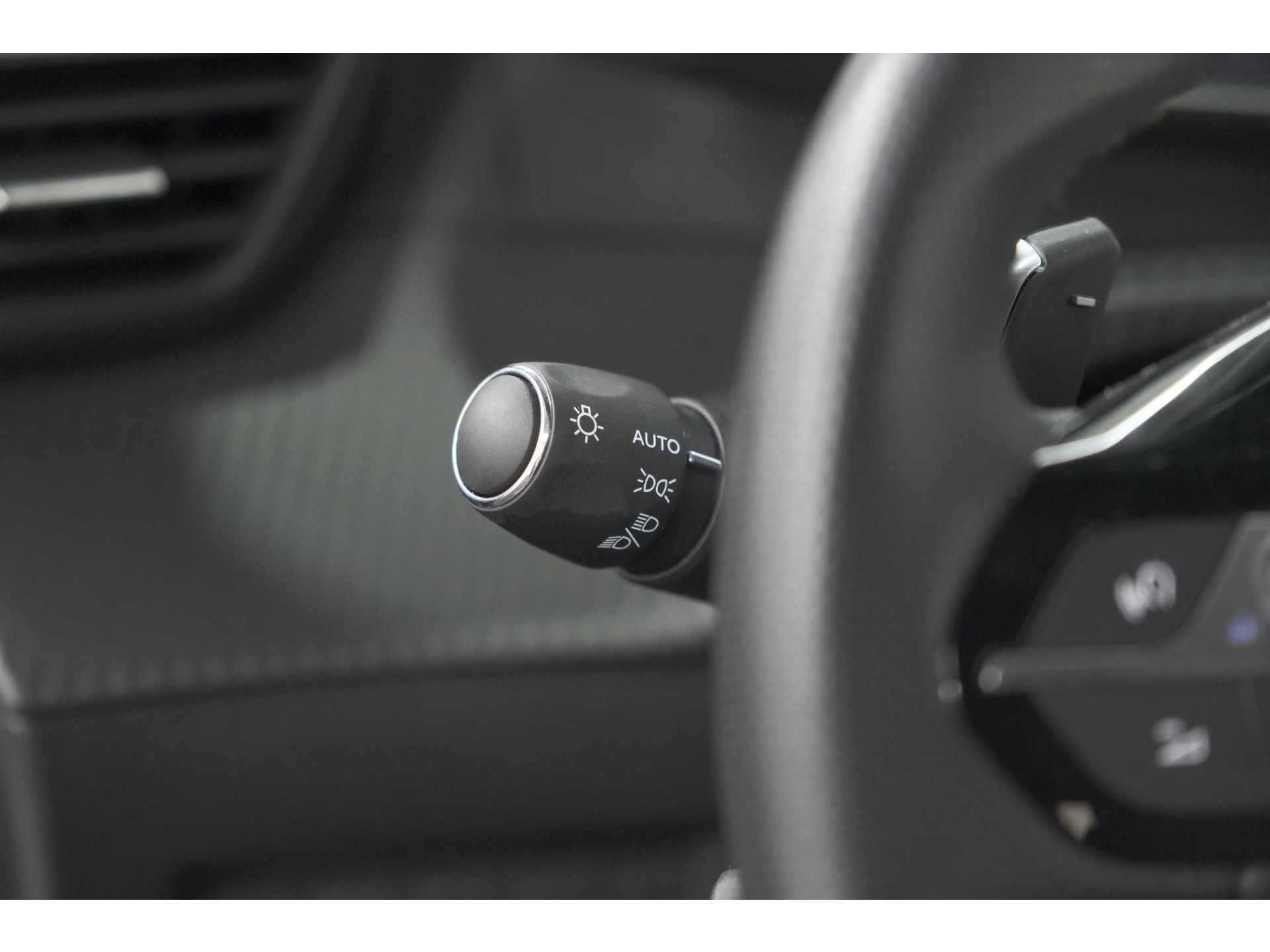 Peugeot 2008 PureTech 130 EAT8 GT | Camera | Apple Carplay | Parkeersensoren | 17 Inch Lichtmetalen Velgen