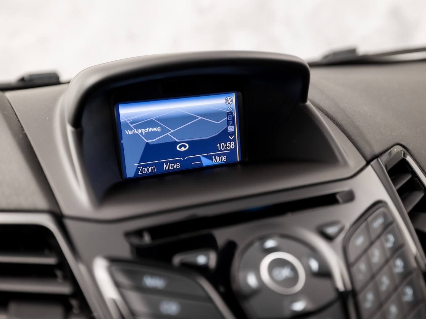 Ford Fiesta 1.0 EcoBoost Titanium Sport 101Pk (NAVIGATIE, 1e EIGENAAR, CLIMATE, STOELVERWARMING, SPORTSTOELEN, GETINT GLAS, CRUISE, PARKEERSENSOREN, TREKHAAK, LM VELGEN, NIEUWSTAAT)
