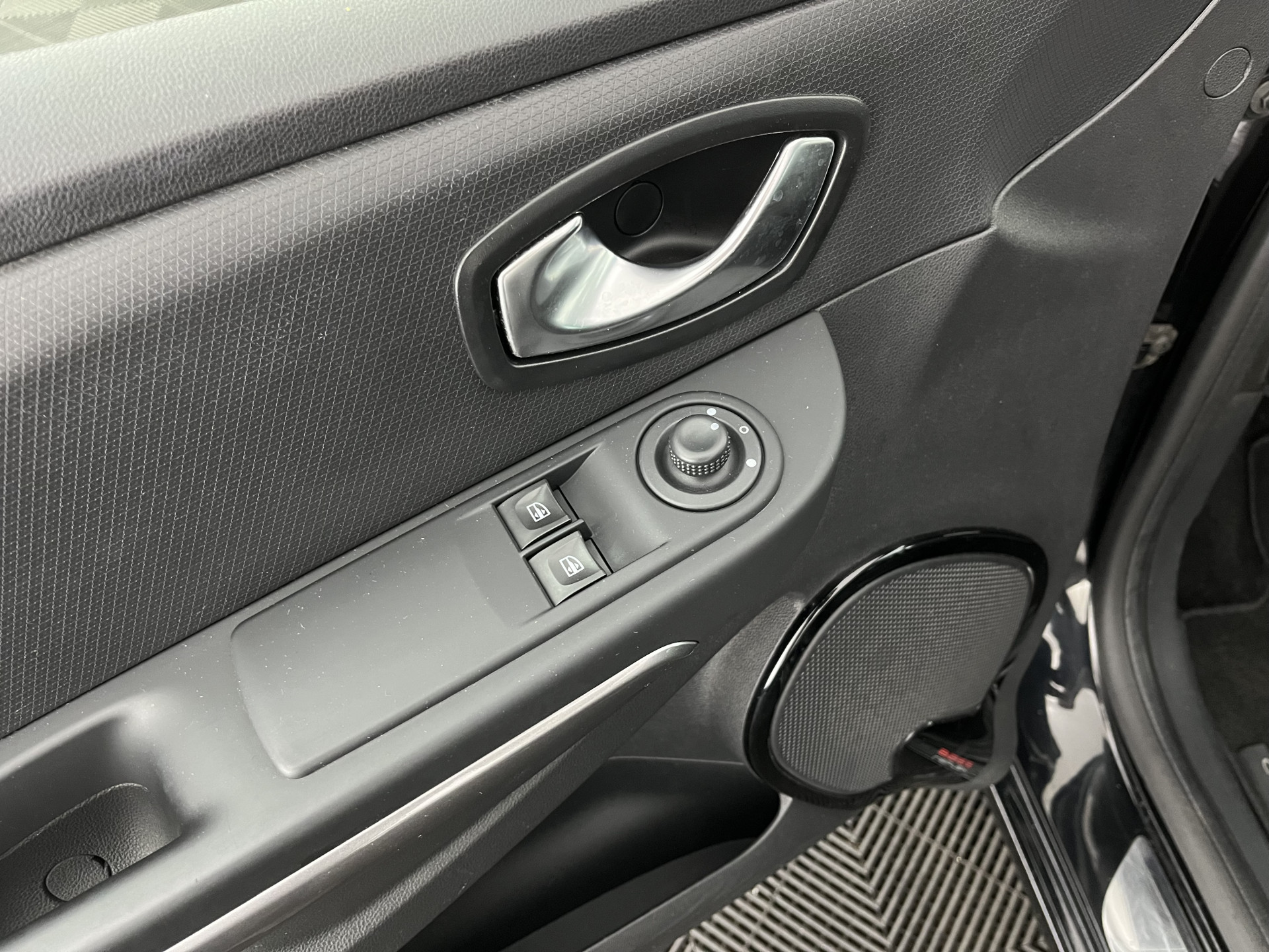 Renault Clio Estate 1.5 dCi ECO Dynamique *NAVI-FULLMAP | AIRCO | CRUISE | KEYLESS | COMFORTSEATS | BASS-REFLEX-AUDIO | PRIVACYGLASS | 16"ALU*