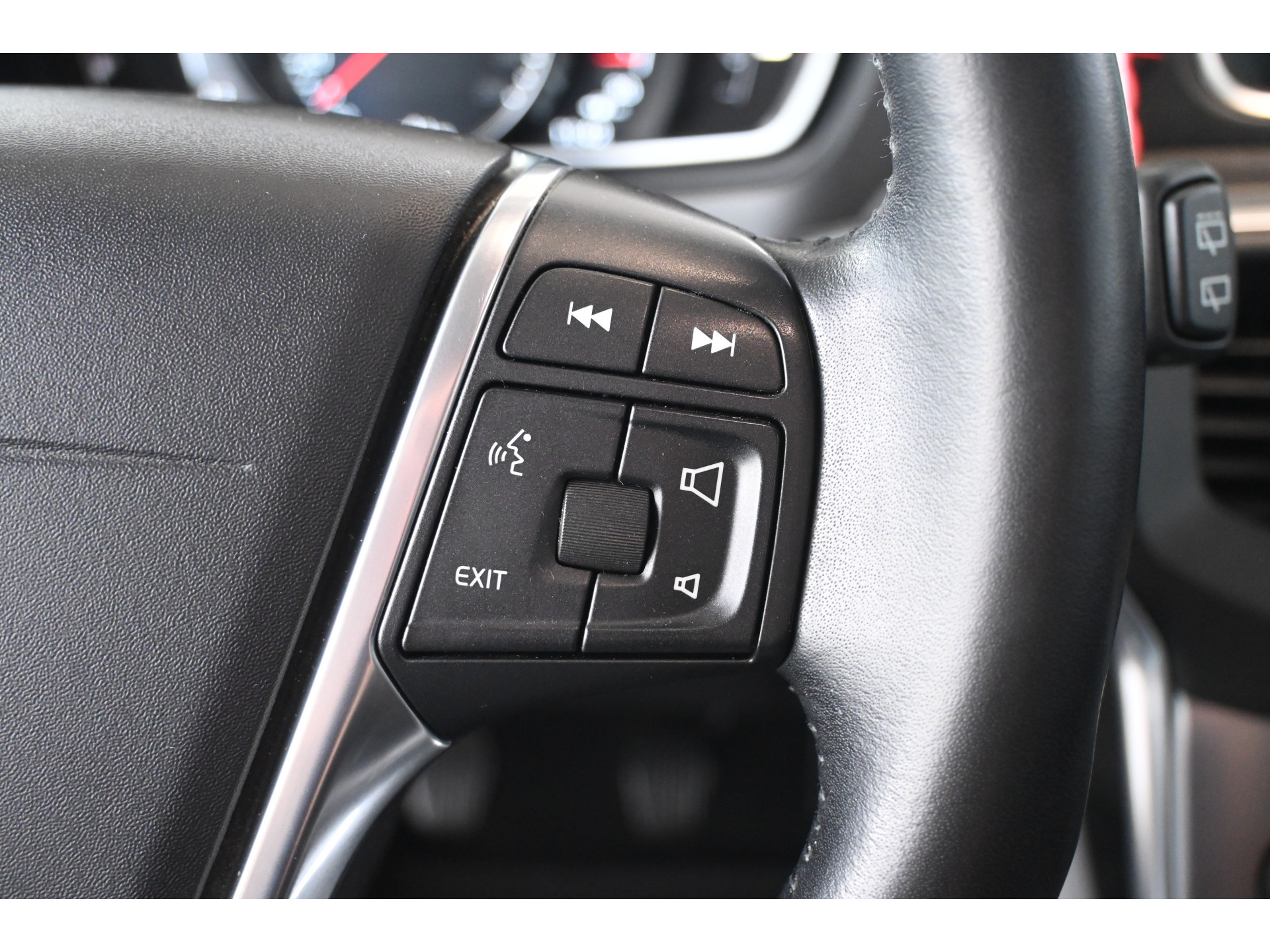 Volvo V40 2.0 T2 Momentum Nap Clima Cruise control Trekhaak Navigatie Stoelverwarming Goed onderhouden! Inruil Mogelijk!