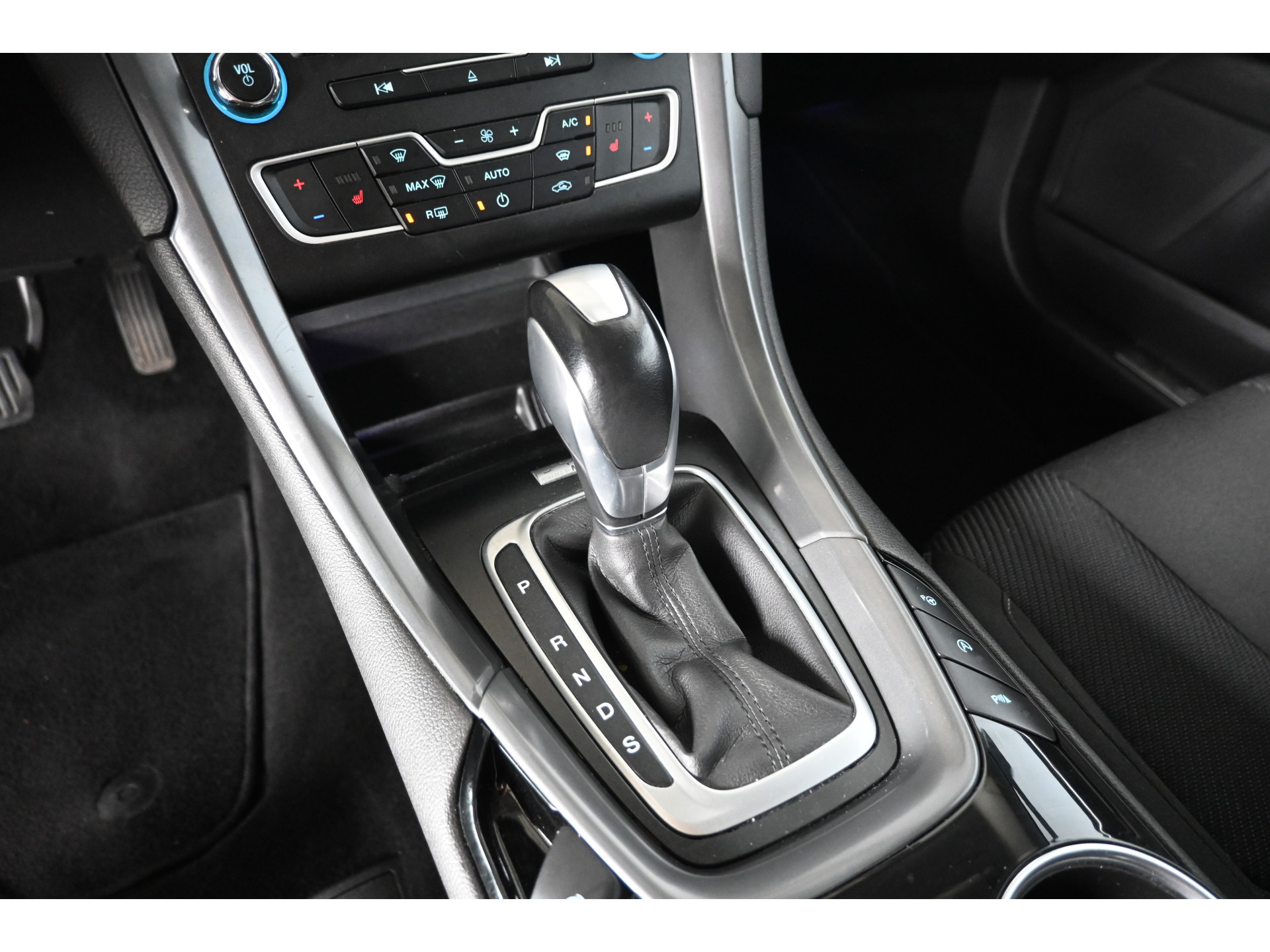 Ford Mondeo 1.5 Titanium Automaat Clima Navigatie Cruise Control Trekhaak Rijklaarprijs! Inruil Mogelijk!