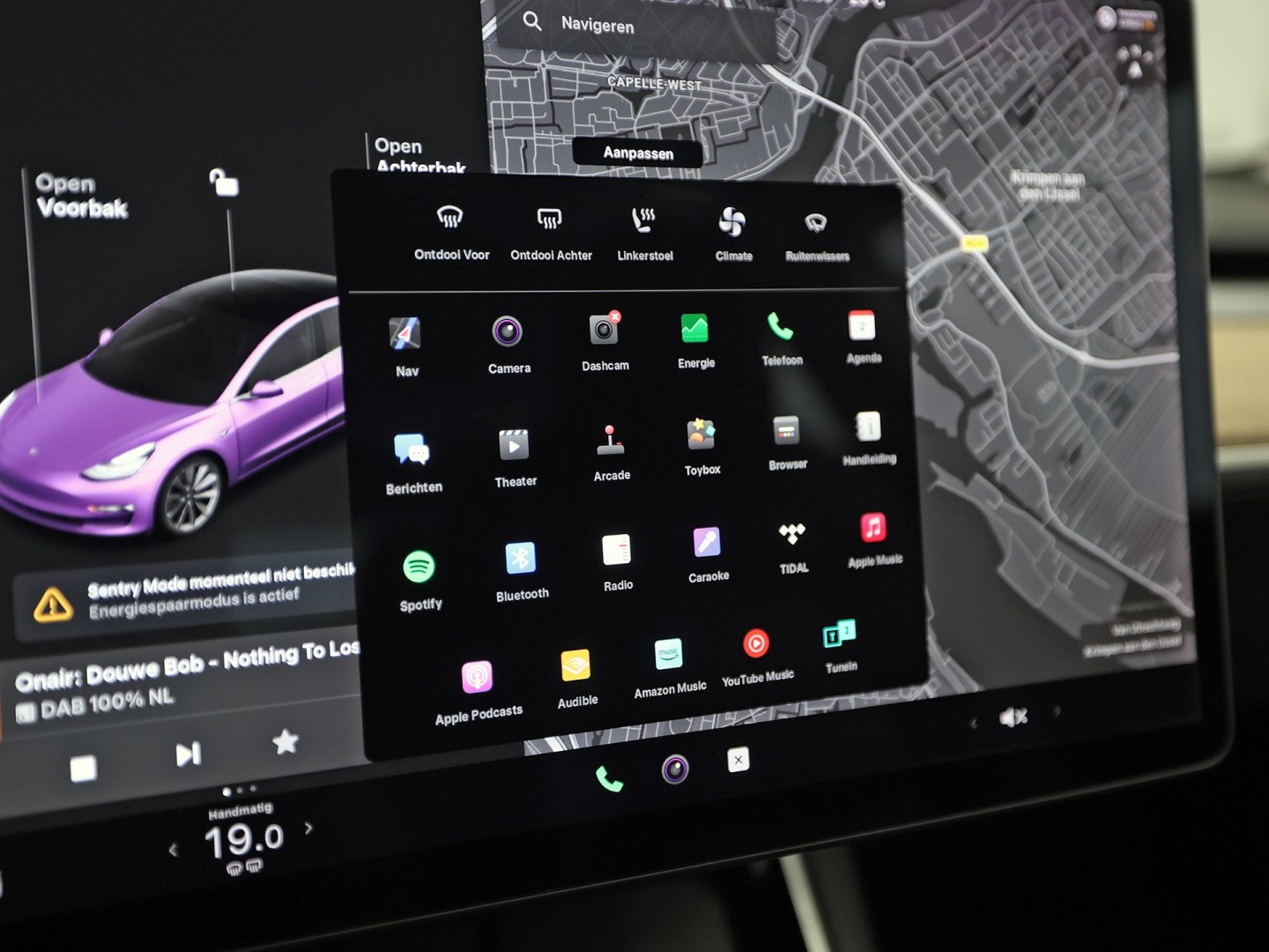 Tesla Model 3 Standard RWD Plus 60 kWh 283Pk Automaat (PANORAMADAK, AUTOPILOT, SOH 85,7%, LEDER, CAMERA, MEMORY SEATS, NAVIGATIE, NIEUWSTAAT)