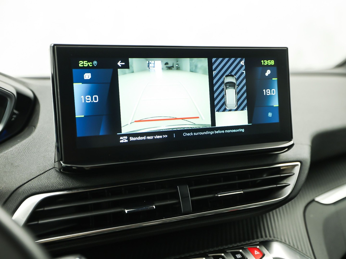 Peugeot 3008 1.6 HYbrid 225 Allure Sport 225Pk Automaat (APPLE CARPLAY, GROOT NAVI, 360 CAMERA, LEDER, SPORTSTOELEN, ZWART HEMEL, KEYLESS, GETINT GLAS, NIEUWSTAAT)