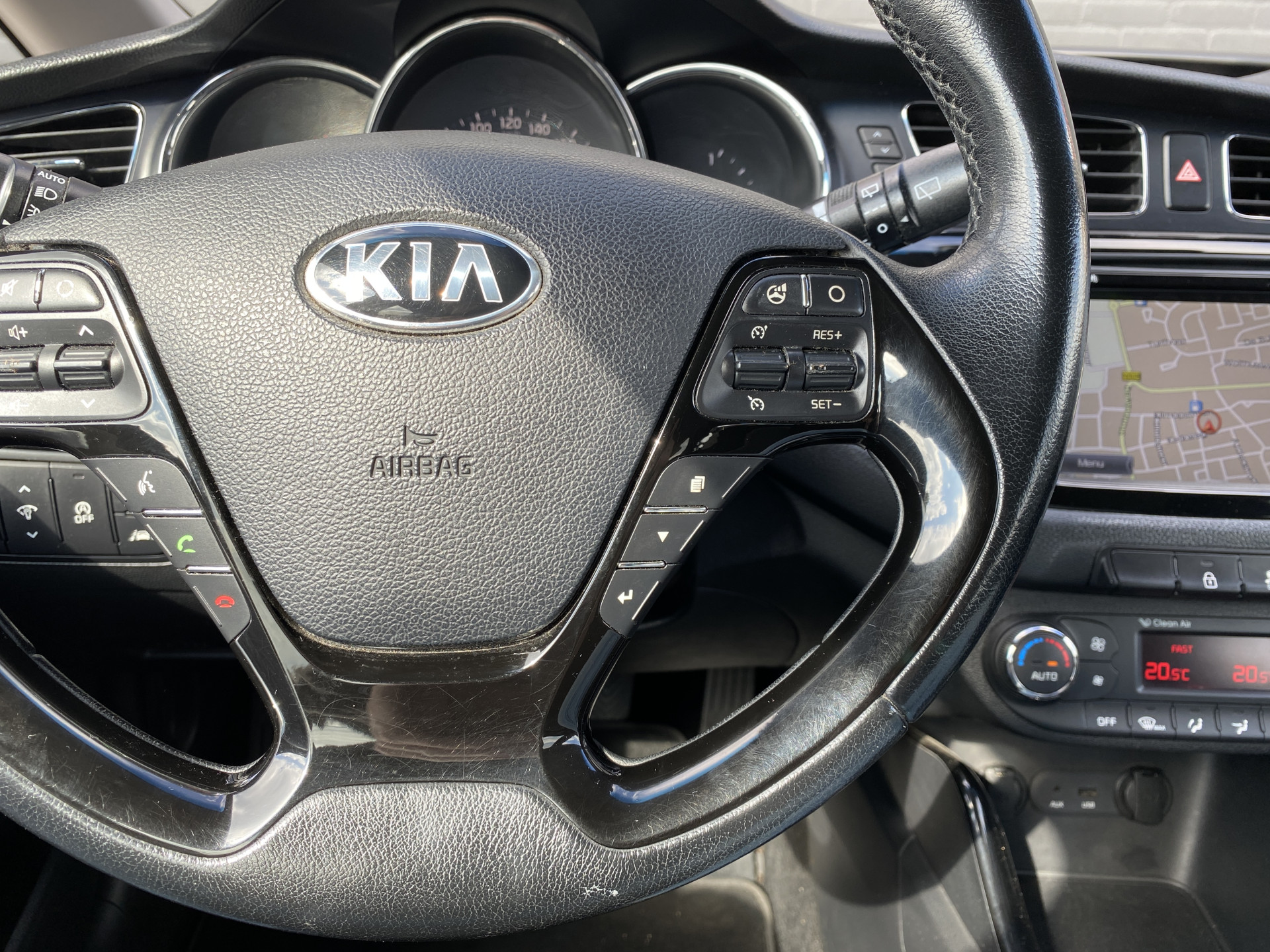 Kia Cee'd 1.6 GDI Super Pack 136 pk | navigatie | trekhaak | all season banden | keyless go | camera