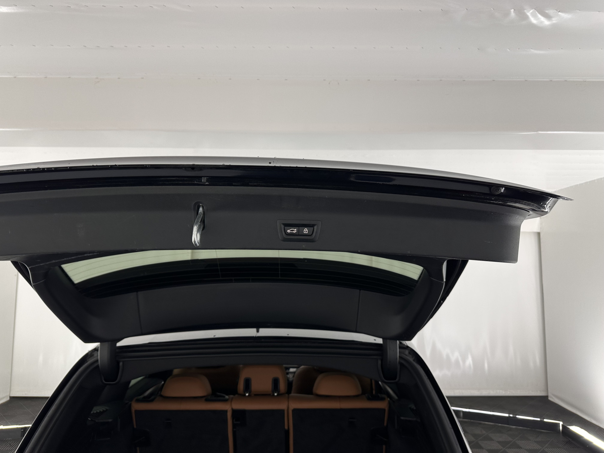 BMW iX3 High Executive 80 kWh [ 3-Fase-11kW ] {SOH-96%} (INCL-BTW) Aut. *PANO | LEATHER | HARMAN/KARDON | FULL-LED | BLINDSPOT | MEMORY-PACK | DIGI-COCKPIT | HEATED-SPORTSEATS | KEYLESS | TOPVIEW | DAB+ | NAVI-FULLMAP | HEAD-UP | PRIVACY-GLASS |