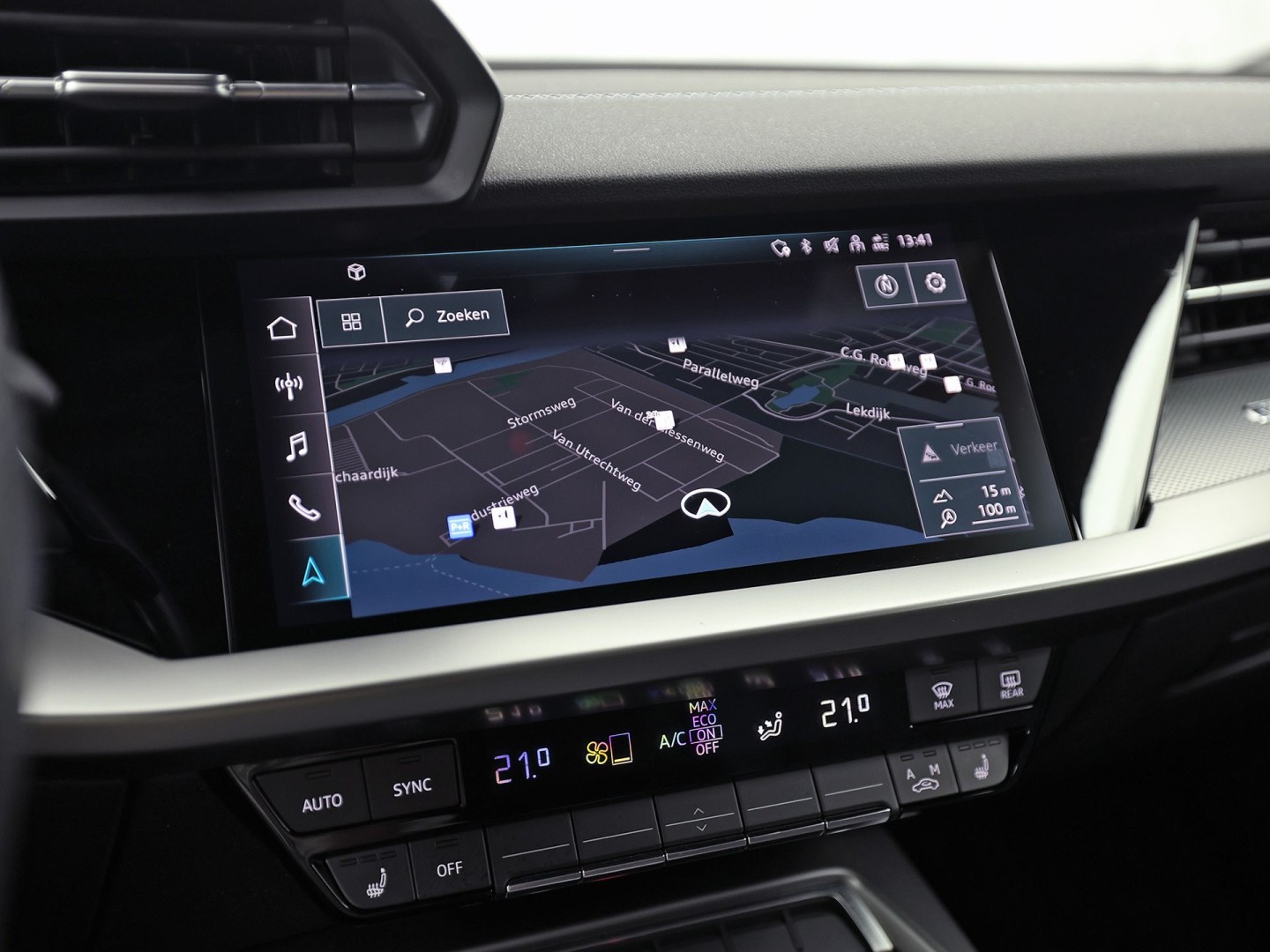 Audi A3 Sportback 30 TFSI S-Line Automaat (2X S-LINE, APPLE CARPLAY, STOELVERWARMING, PLAT S-LINE SPORTSTUUR, GETINT GLAS, SPORTSTOELEN, PARKEERSENSOREN, NIEUWSTAAT)