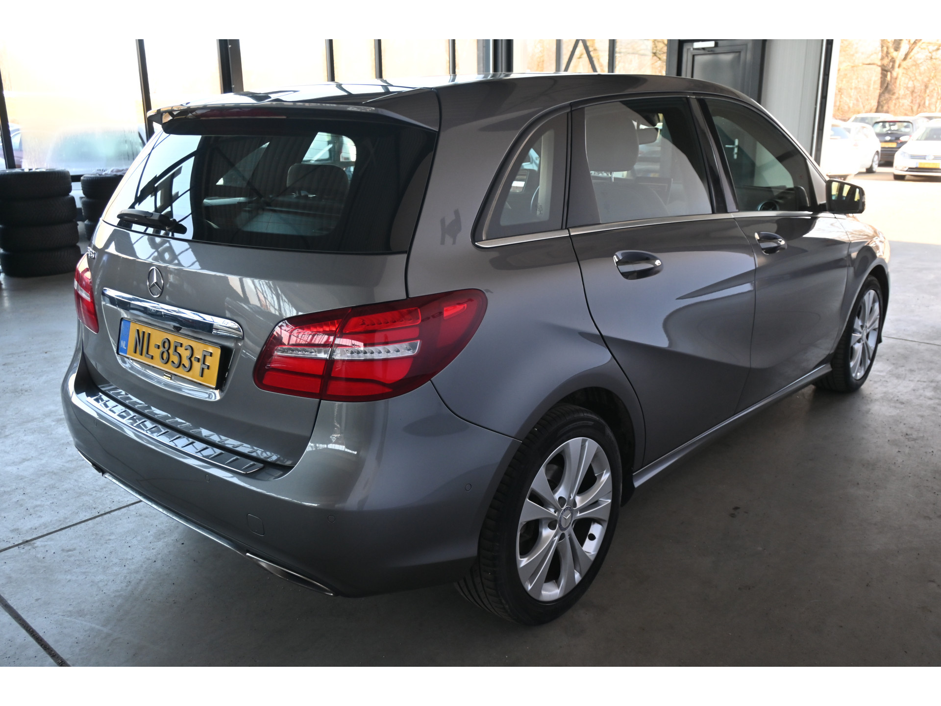 Mercedes-Benz B-klasse 180 Ambition Automaat Clima Navigatie LED Rijklaarprijs! Inruil Mogelijk!