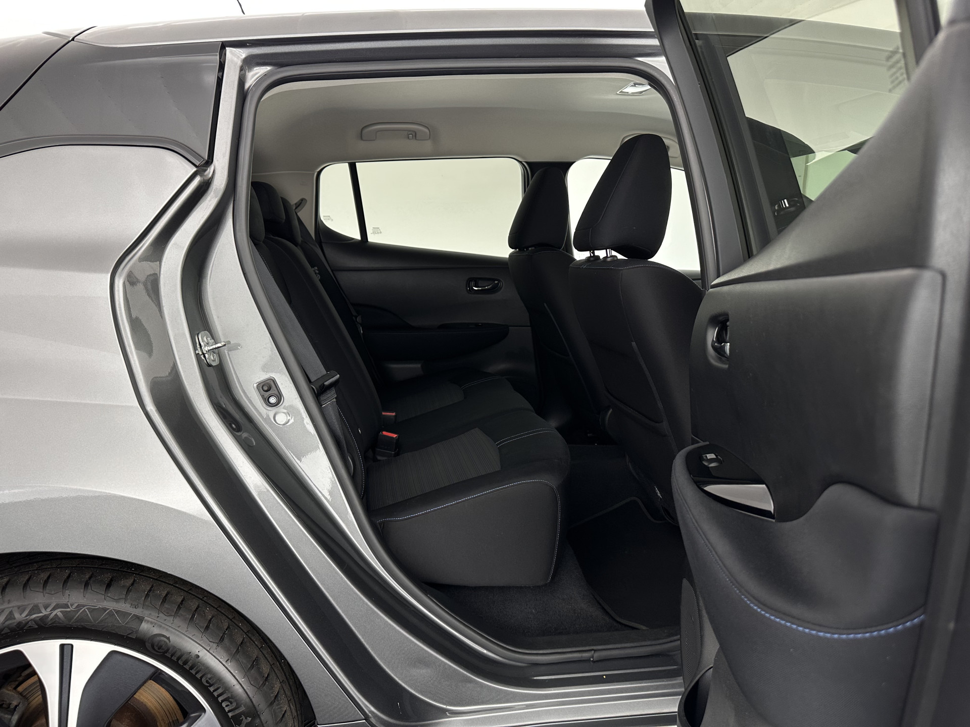 Nissan LEAF N-Connecta 40 kWh {SOH-90%} Aut. *HEATPUMP | ADAPTIVE-CRUISE | NAVI-FULLMAP | TOPVIEW | KEYLESS | BLINDSPOT |  DIGI-COCKPIT | HEATED-COMFORTSEATS | DAB | PRIVACYGLASS | ECC | PDC | CARPLAY | 17"ALU*