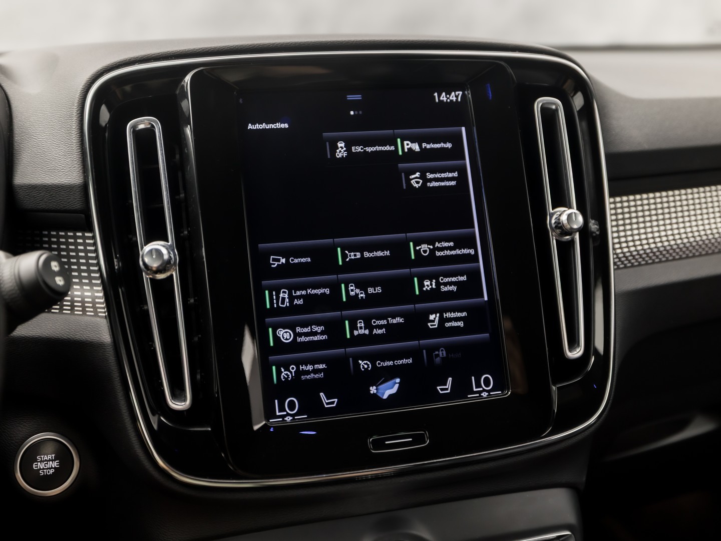 Volvo XC40 1.5 T5 Recharge Inscription Sport 252Pk Automaat (PANORAMADAK, APPLE CARPLAY, MEMORY SEAT, LEDER, 360 CAMERA, SPORTSTOELEN, STUUR/STOELVERWARMING, GETINT GLAS, ELEK ACHTERKLEP, NIEUWE APK, NIEUWSTAAT)