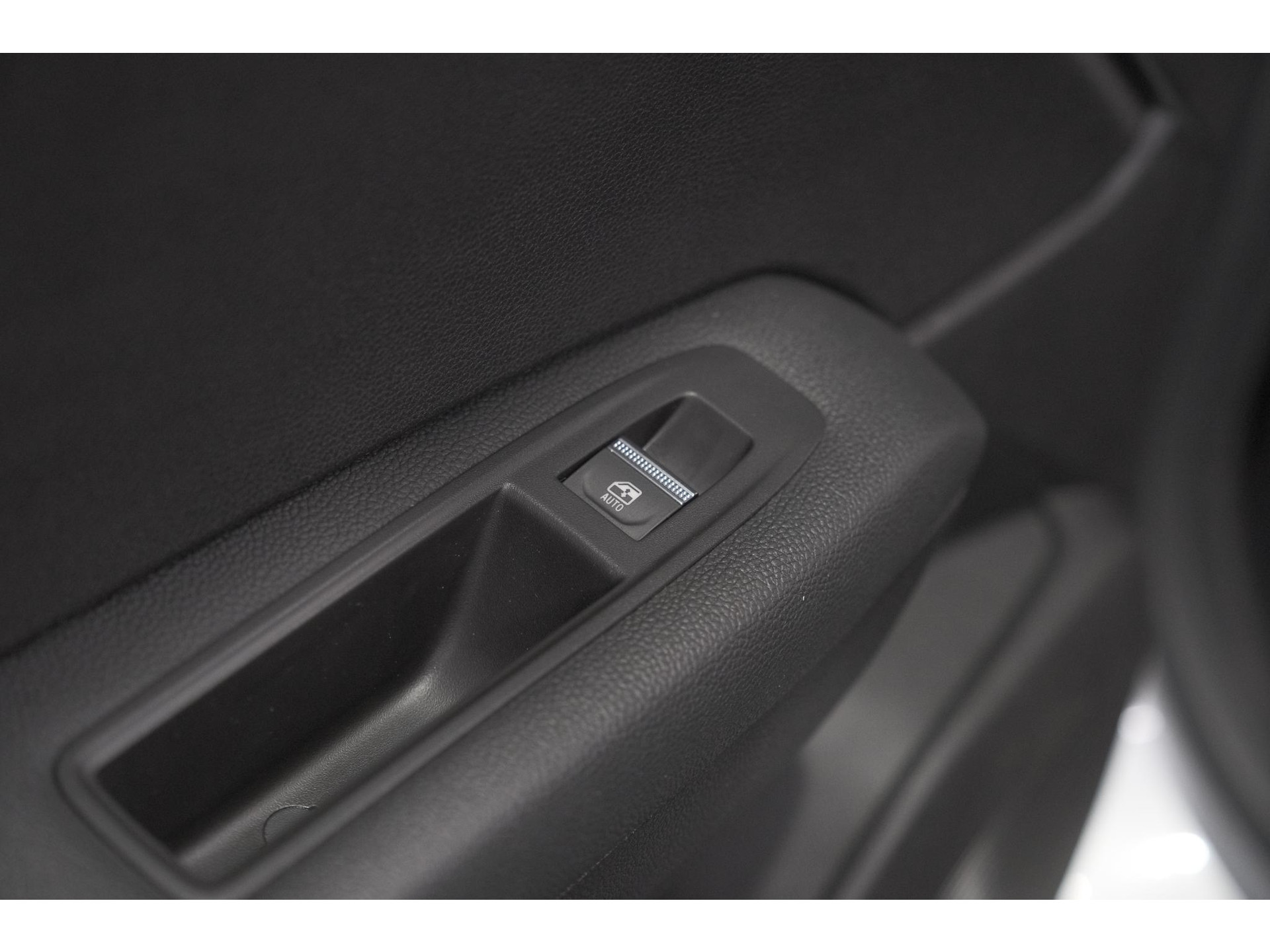 Renault Captur 1.6 E-Tech full hybrid 145 techno | Camera | Parkeersensoren | Climate control | Keyless