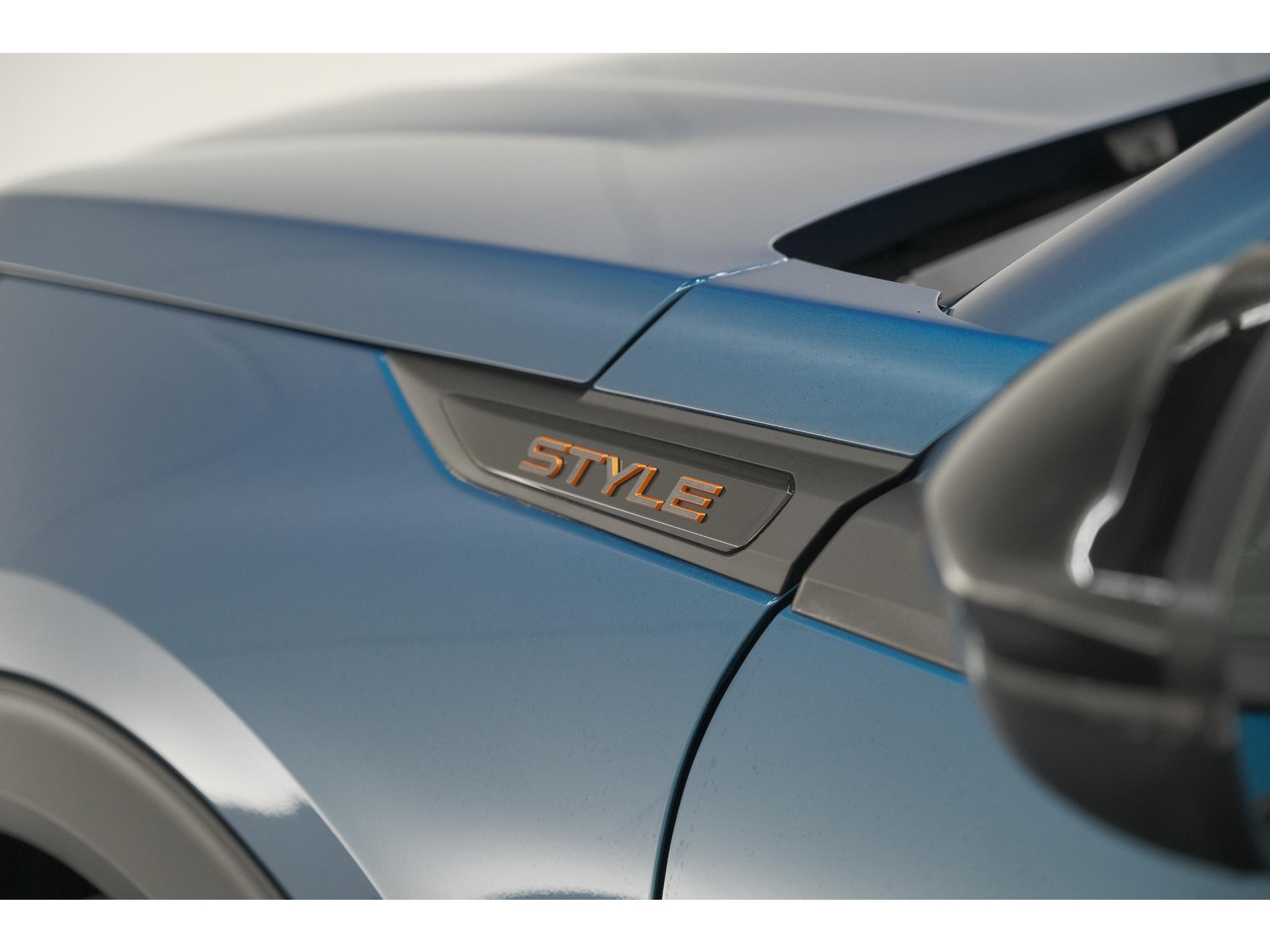 Peugeot 2008 Hybrid 136 e-DCS6 Style | Apple Carplay | Parkeersensoren | Climate control