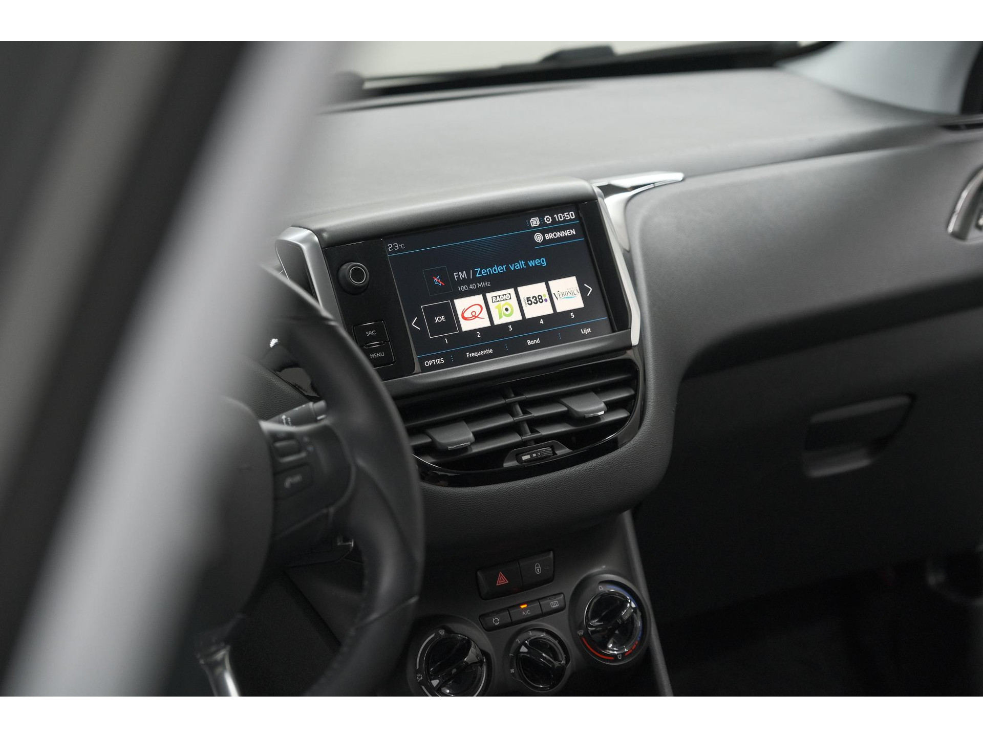 Peugeot 208 PureTech 82 Signature | Parkeersensoren | Apple Carplay | Pack Connect | Armsteun