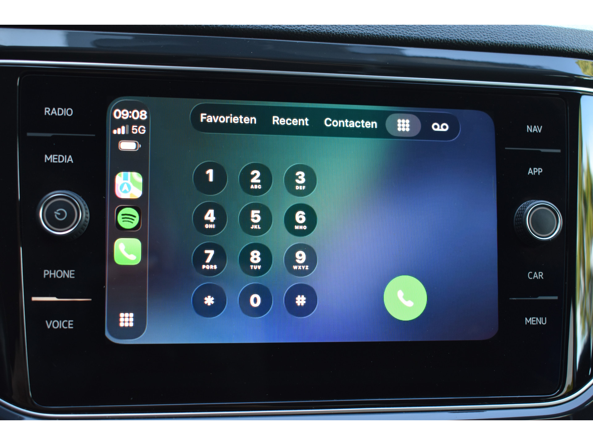 Volkswagen T-Roc 1.5 TSI Sport Business R Carplay Automaat R-line Zwart dak