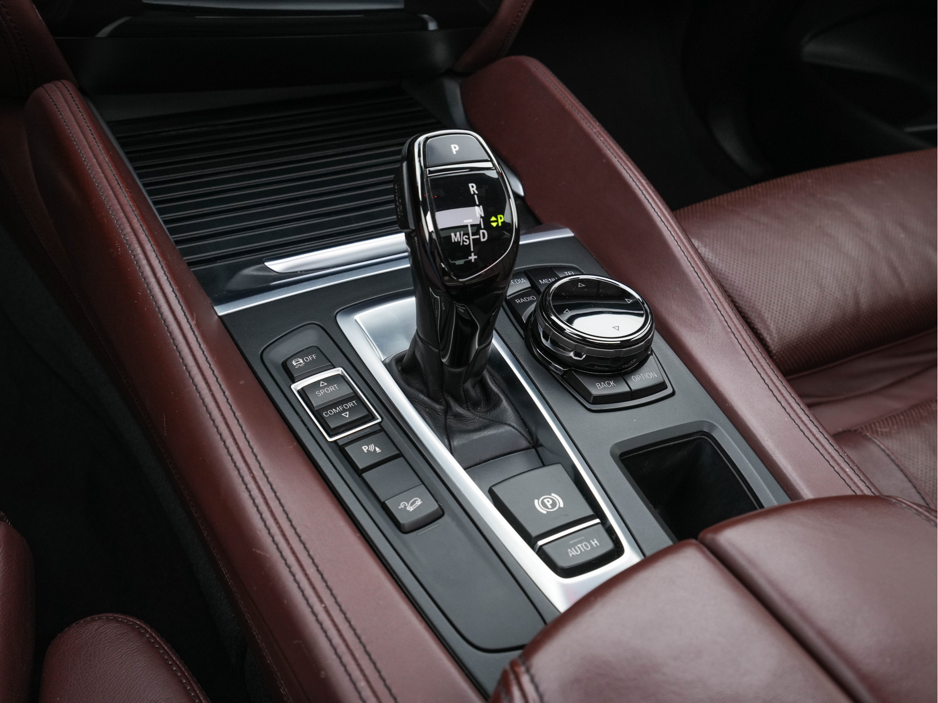 BMW X6 xDrive40d M-Sportpack High Executive Aut. *PANO | LUXURY-LEATHER | BANG/OLUFSEN-SURROUND | HEAD-UP | SOFT-CLOSE | FULL-LED | MEMORY-PACK | DIGI-COCKPIT | KEYLESS | CAMERA | NAVI-FULLMAP | HEATED-SPORTSEATS | 21"ALU*