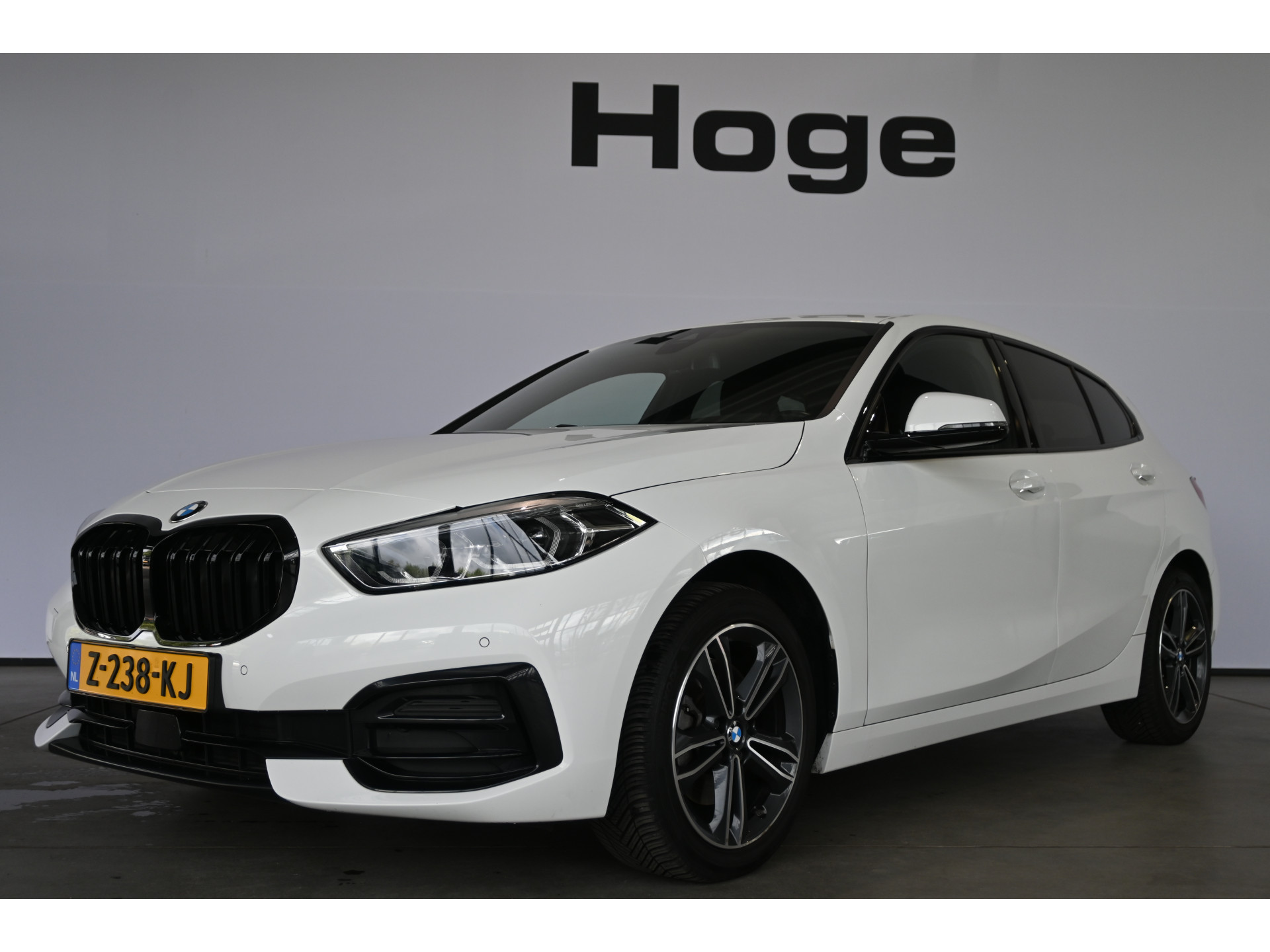 BMW 1-serie 118i High Executive Automaat Clima Virtual Cockpit LED Stoelverwarming CarPlay 100% Onderhouden! Inruil mogelijk!