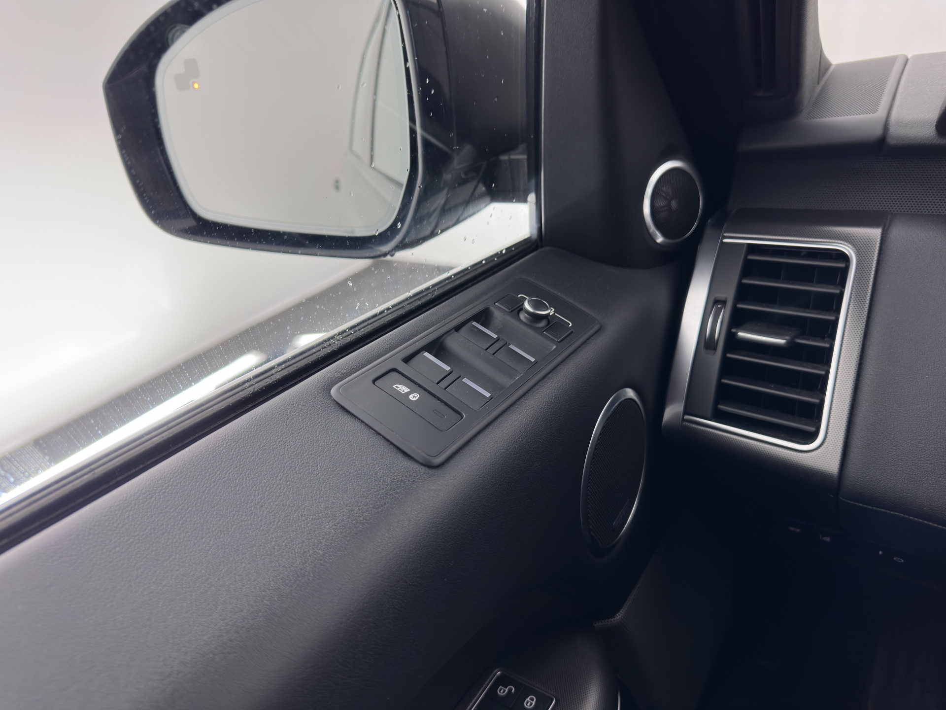 Land Rover Range Rover Sport 3.0 TDV6 HSE Dynamic Aut. *PANO | DIGI-COCKPIT | LEATHER | XENON | NAVI-FULLMAP | CAMERA | KEYLESS | AIR-SUSPENSION | ECC | PDC | HEATED-SPORTSEATS | AMBIENT-LIGHT | CARBON-INLAY | SHIFT-PADDLES | CRUISE |