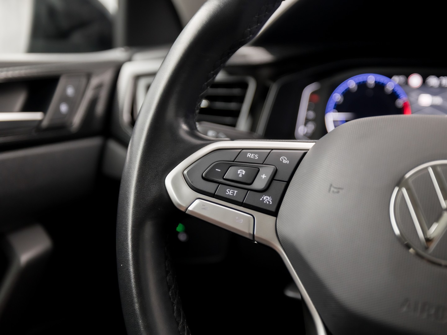 Volkswagen Taigo 1.0 TSI Sport (PANORAMADAK, 1e EIGENAAR, VIRTUAL COCKPIT, APPLE CARPLAY, GROOT NAVI, CLIMATE, STOELVERWARMING, SPORTSTOELEN, GETINT GLAS, IQ LIGHT, NIEUWSTAAT)