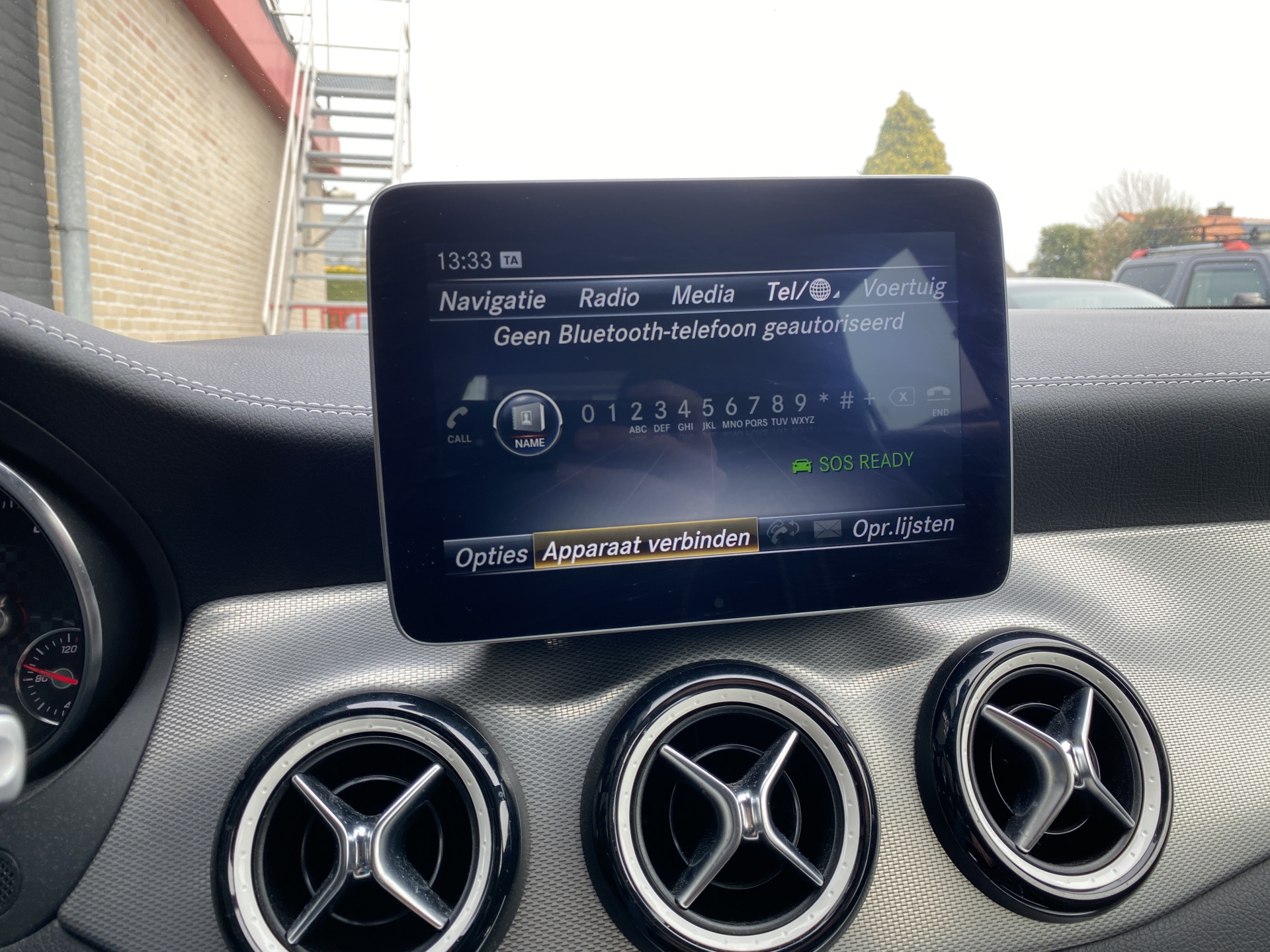Mercedes-Benz A-klasse 180 Business Solution AMG Edition AUT. | leder/alcantara | 18 inch AMG velgen | navigatie | sportstoelen | sfeerverl.