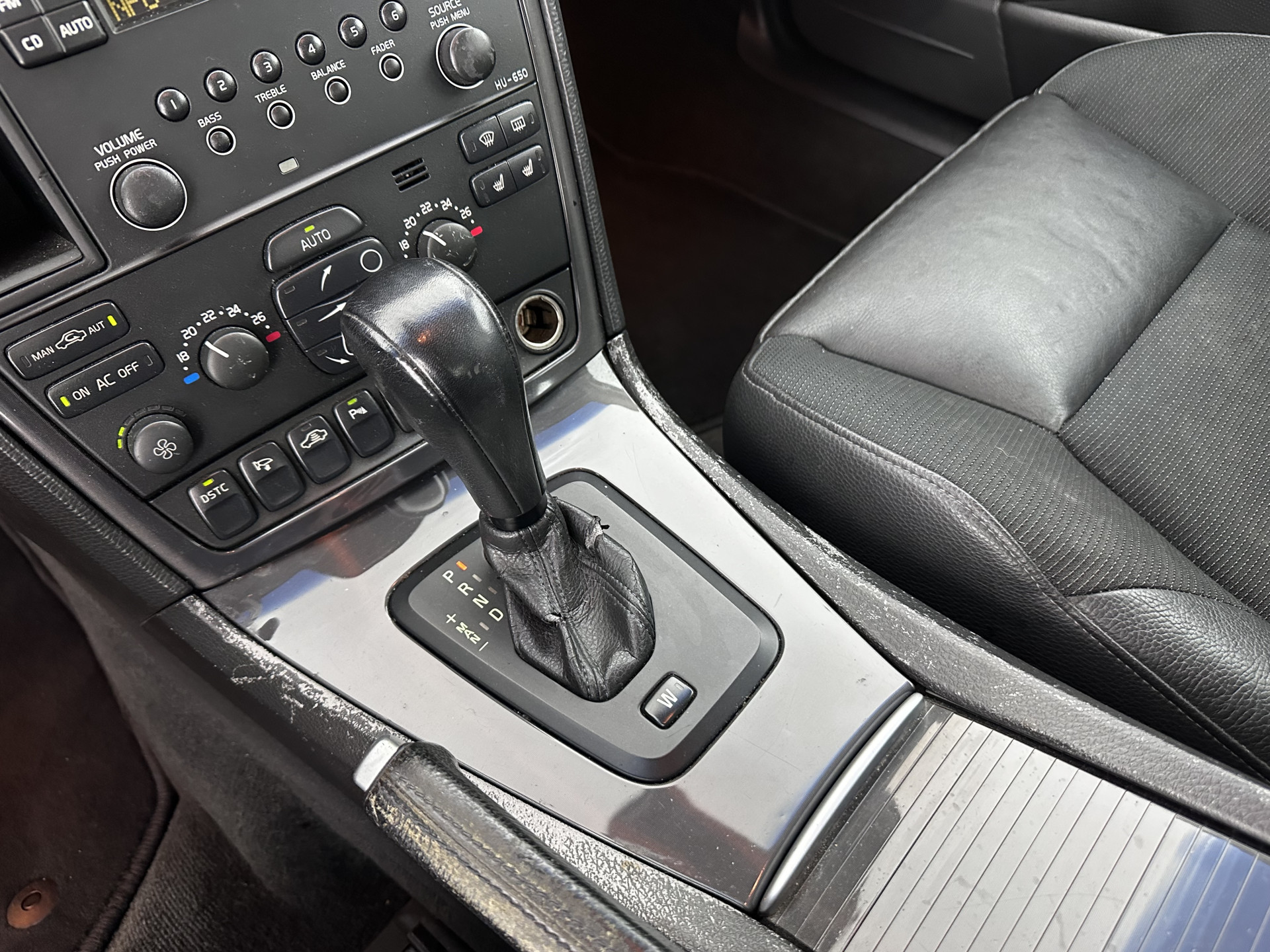 Volvo S60 2.4 D5 Momentum Aut.*NAVI-FULLMAP | LEATHER-FABRIC | ECC | CRUISE | PDC | TOWBAR | HEATED-COMFORTSEATS | 17"ALU*