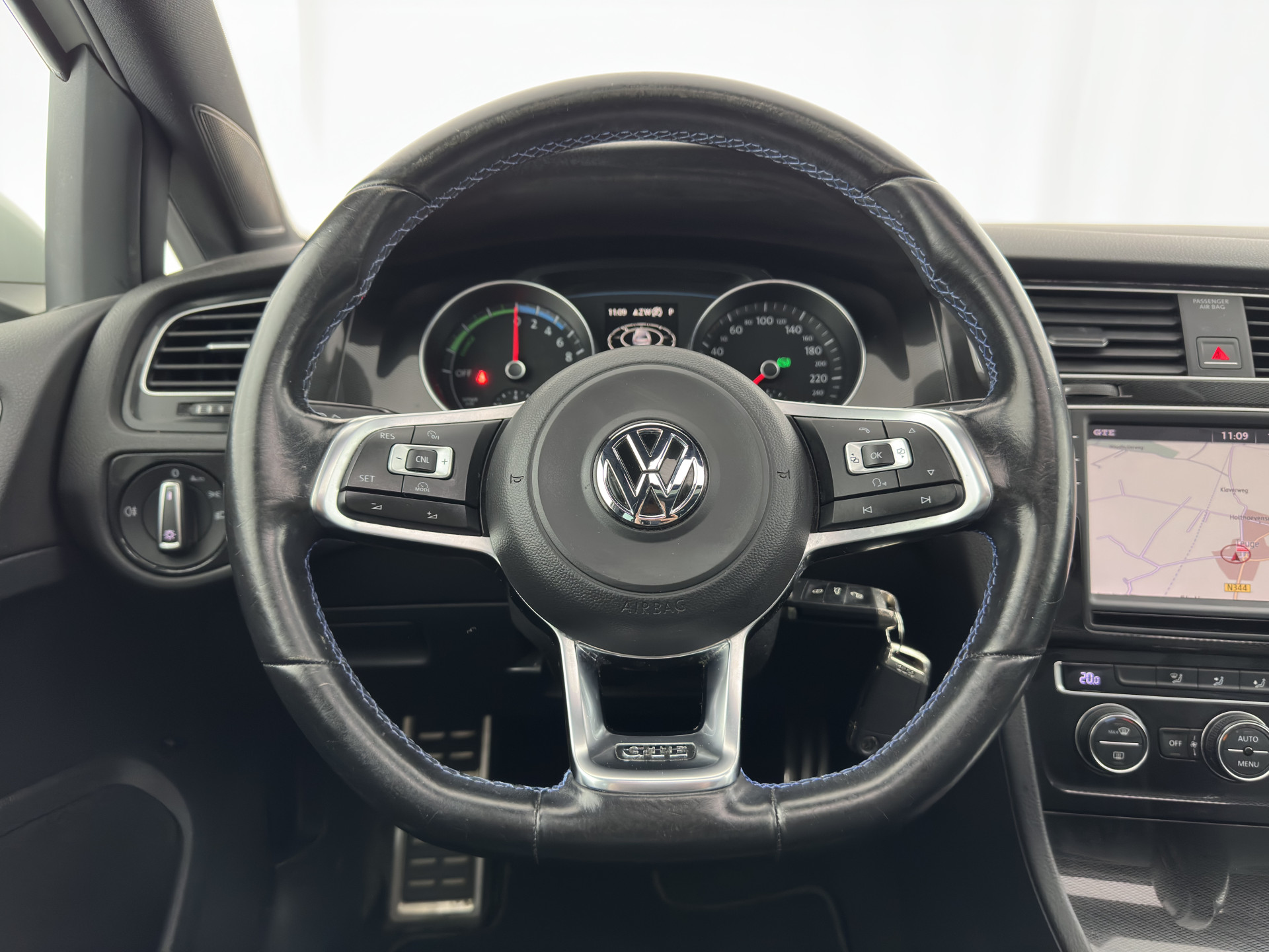 Volkswagen Golf 1.4 TSI GTE Executive Plus ( Plug-in ) Aut. * PANO | FULL-LED | NAVI-FULLMAP | SPORT-SEATS | DAB+ | ECC | CRUISE | CAMERA | PRIVACY-GLASS | 18" ALU *