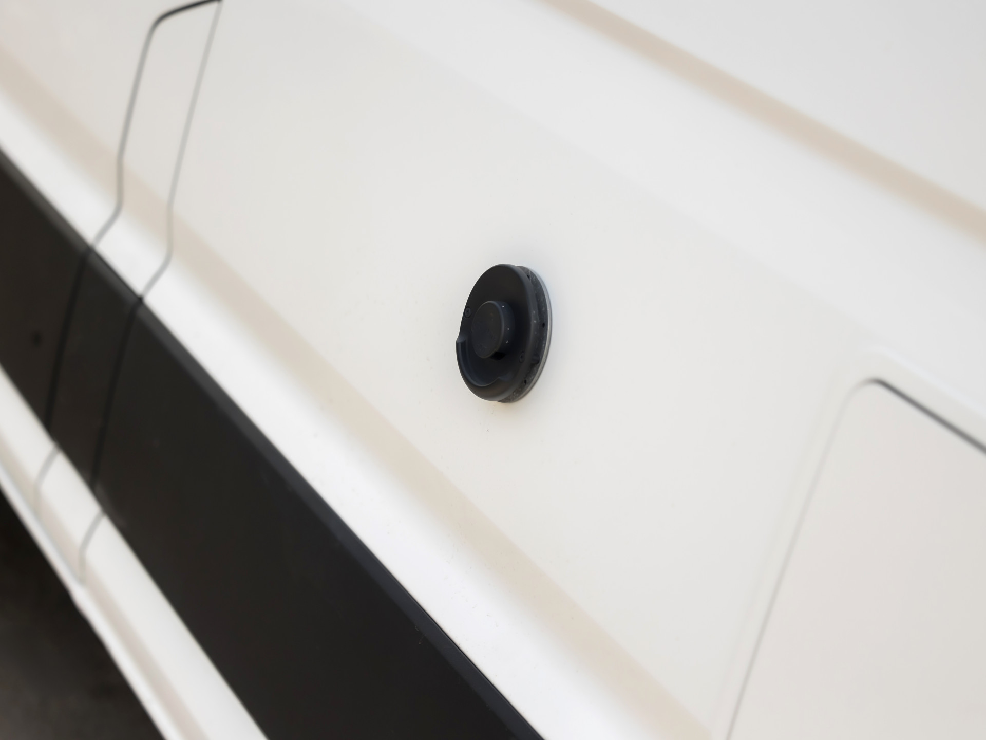 Volkswagen Crafter Grand California XXL 177Pk Automaat (LED KOPLAMPEN, STOELVERWARMING, KEUKEN, CENTRALE VERWARMING, KOELKAST, TOILET, DOUCHE, THULE ZONNESCHERM, FIETSENDRAGER, ZOET WATER)