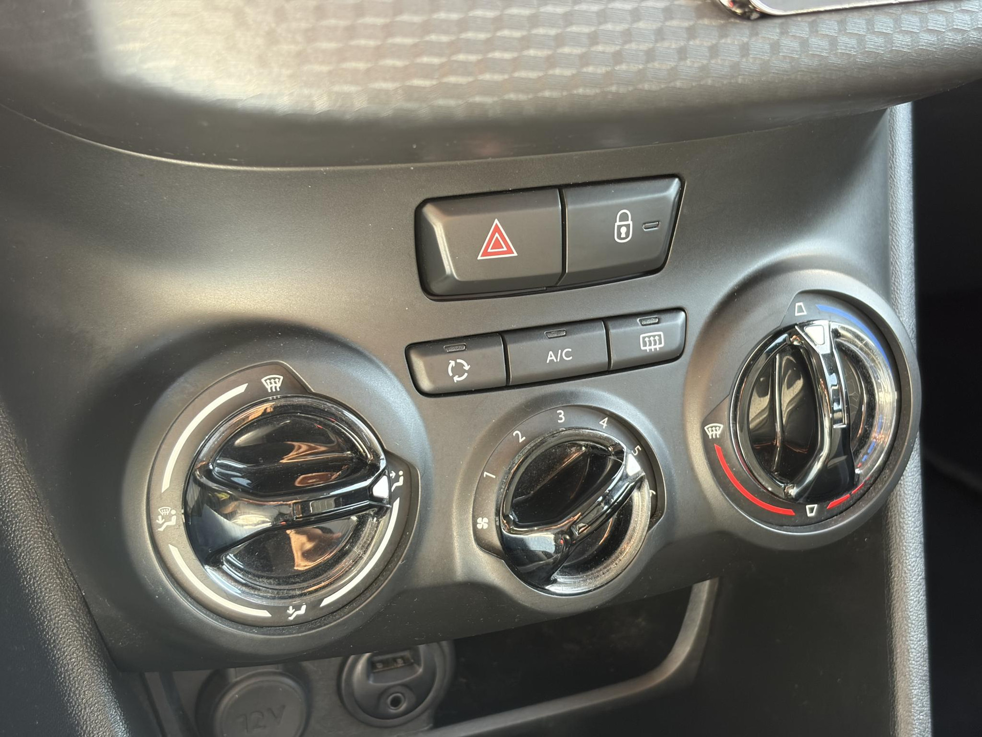 Peugeot 2008 1.2 PureTech Active 110pk,Dealer Onderhouden,Navi,Carplay,Airco,Cruise,Pdc,N.A.P,Apk tot 05-2027