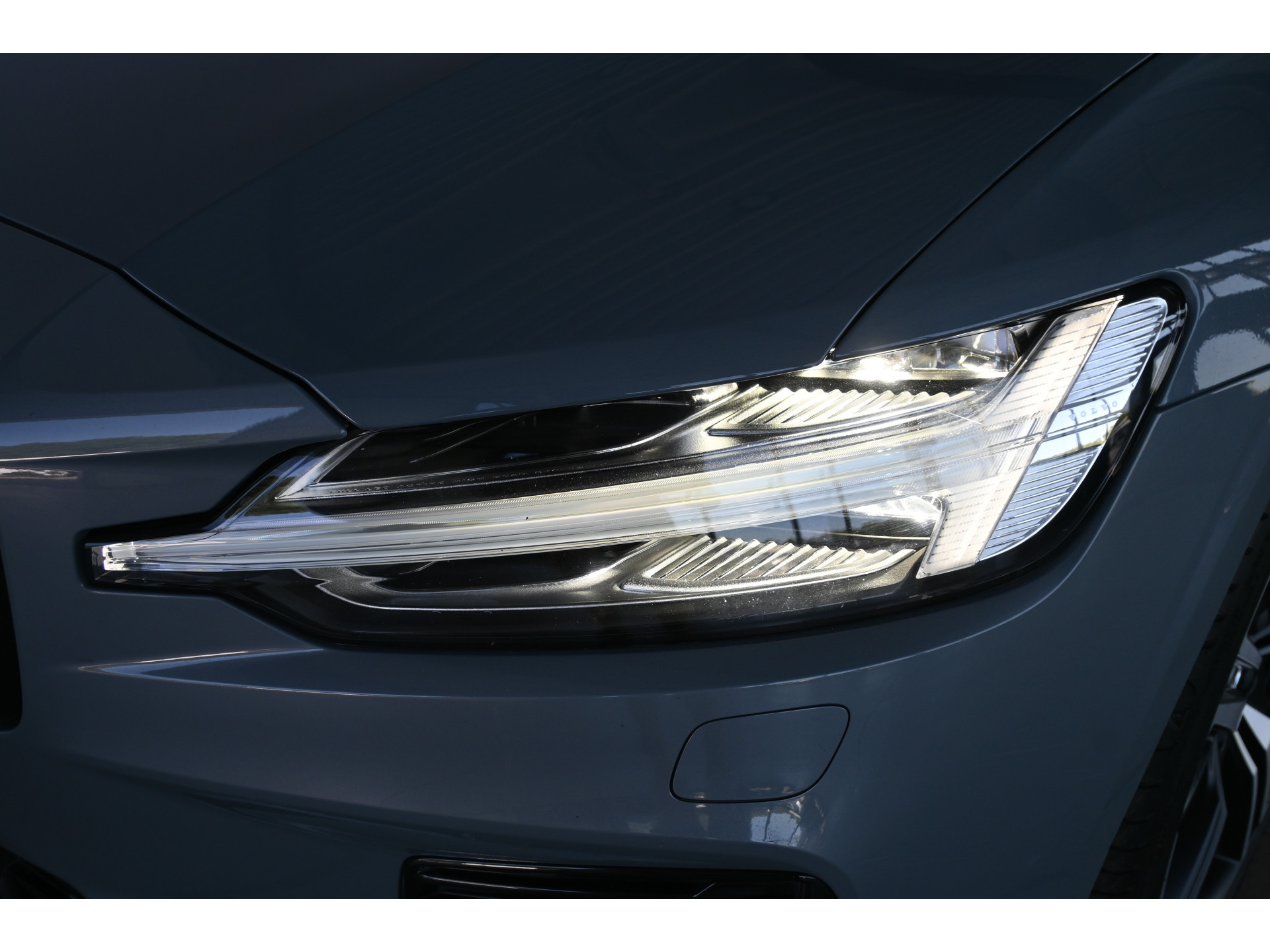 Volvo V60 2.0 T8 Plug-in hybrid AWD Plus Bright Panoramdak Stoelverwarming Carplay Led Adaptieve Cruise  Clima Lane Assist Camera 100% Onderhouden! Inruil Mogelijk!