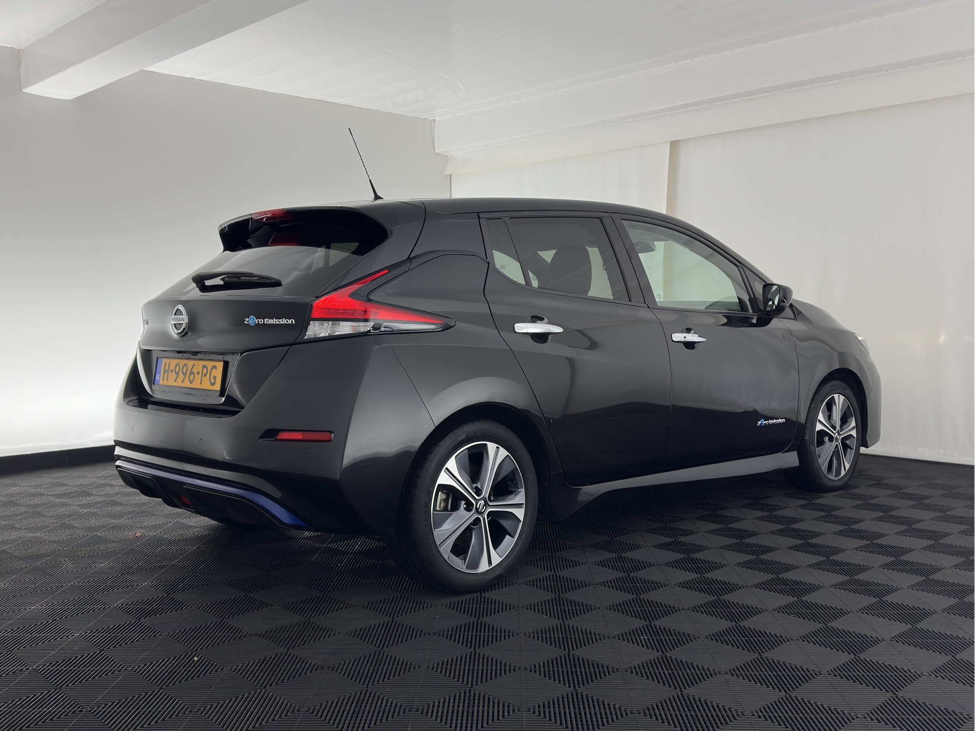 Nissan LEAF Tekna 40 kWh (SOH-83%) (INCL-BTW) *Aut.*LEATHER | FULL-LED | BOSE-AUDIO | TOPVIEW | DAB | KEYLESS | NAVI-FULLMAP | DAB | HEATED-COMFORTSEATS | PRIVACY-GLASS | ADAPTIVE-CRUISE | 17''ALU*