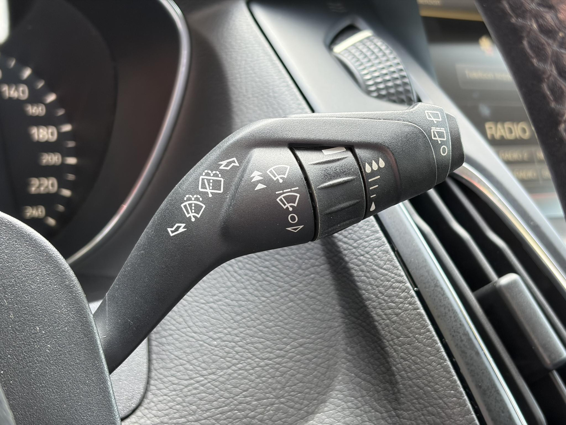 Ford Focus 1.0 Trend Edition Dealer Onderhouden,Trekhaak,Navi,Airco,Cruise,2e Eigenaar,N.A.P,102pk,Apk tot 09-2027