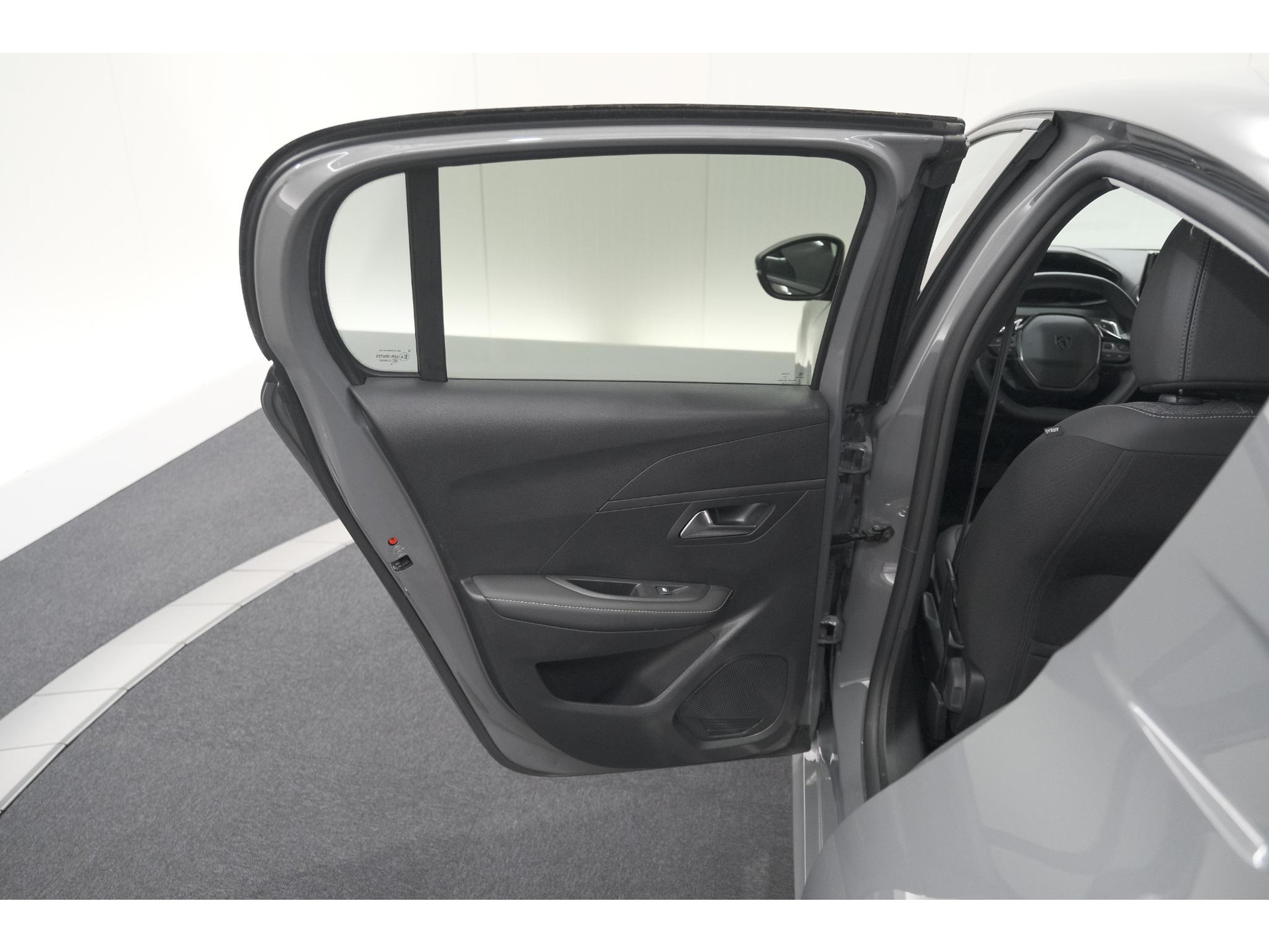 Peugeot 208 1.2 Hybrid 110 e-DCS6 Allure | Apple Carplay | Parkeersensoren Voor + Achter | Climate Control
