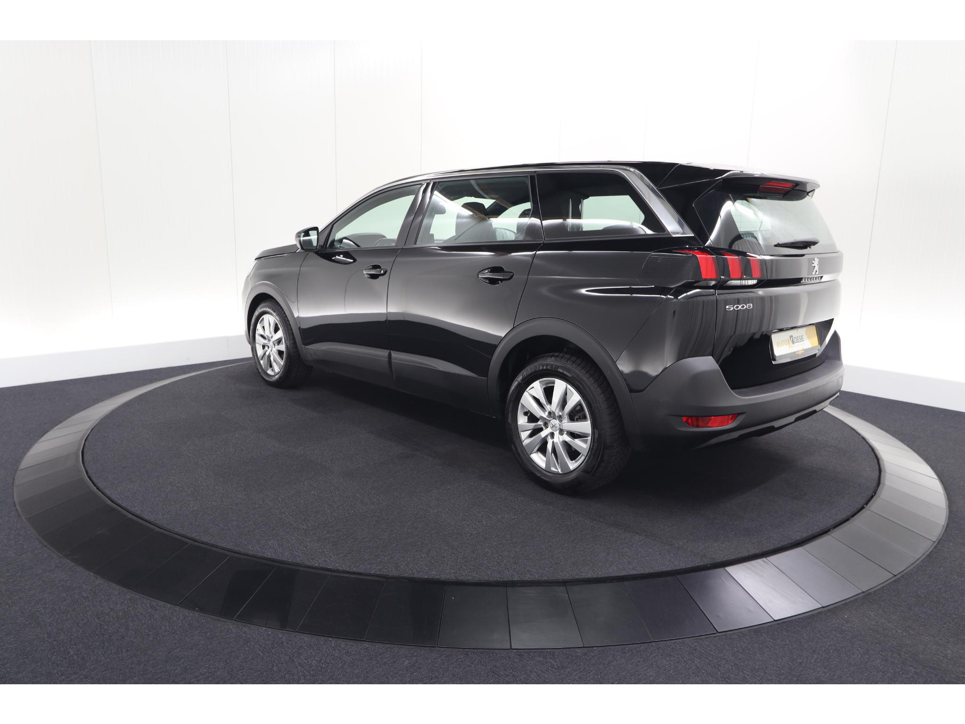 Peugeot 5008 PureTech 130 EAT8 Active Pack Business | 7 Zitplaatsen | Camera | Navigatie | Apple Carplay | Parkeersensoren