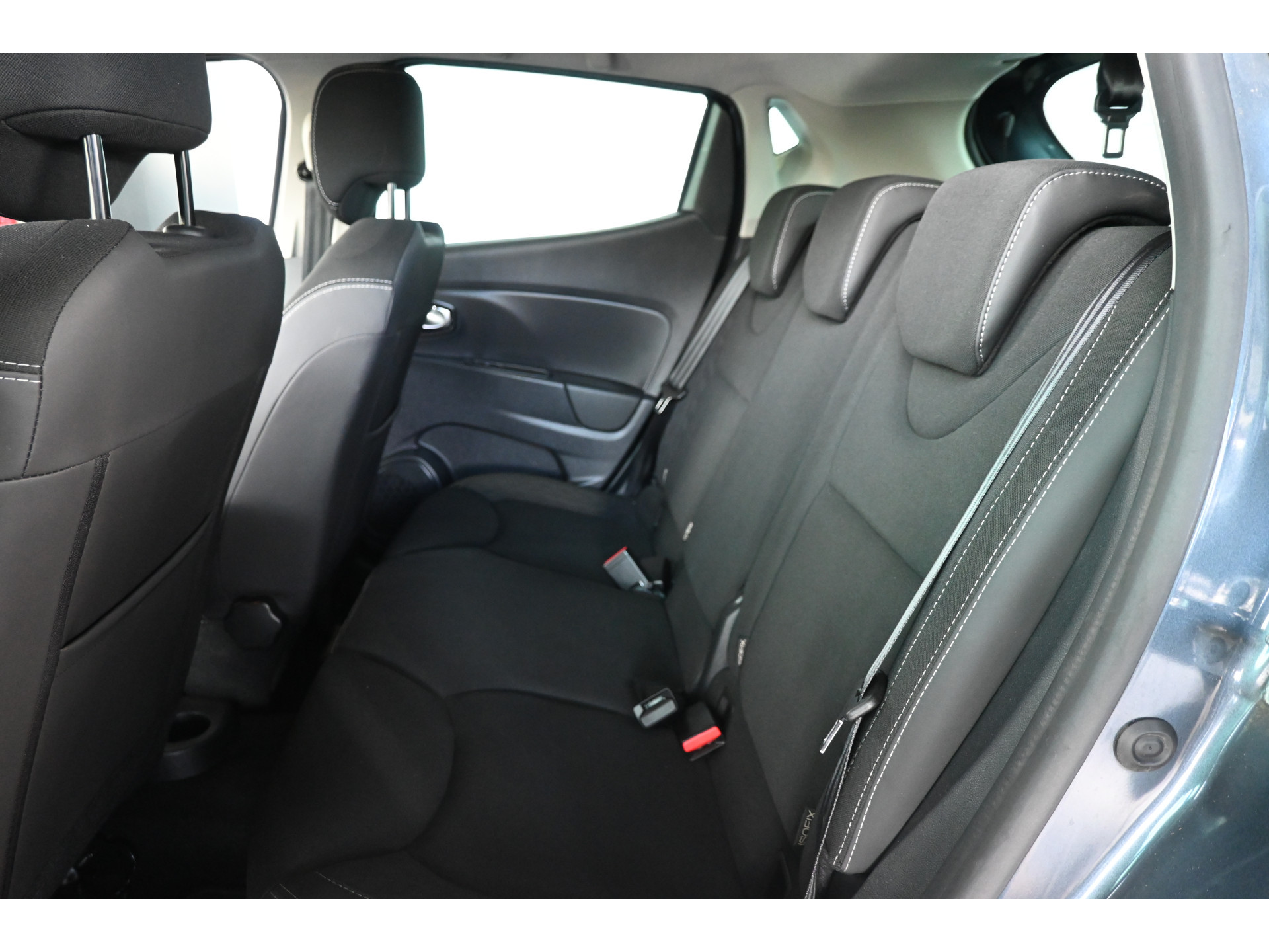 Renault Clio 1.5 dCi Limited Airco LED Navigatie Goed Onderhouden! Rijklaarprijs! Inruil Mogelijk!