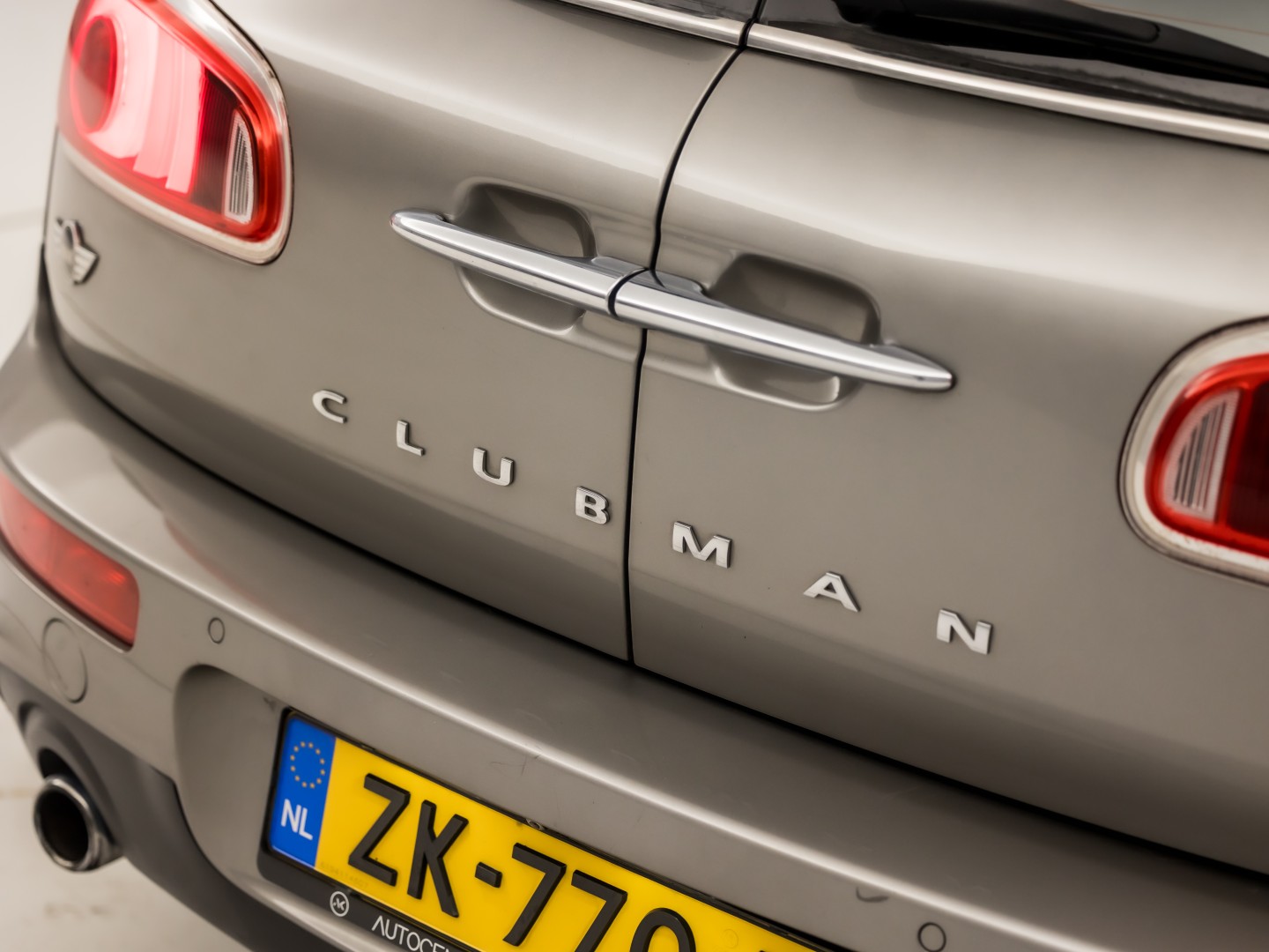 MINI Clubman 2.0 Cooper S Chilli 192Pk Automaat (PANORAMADAK, GROOT NAVI, MEMORY SEAT, LEDER, HARMAN/KARDON, CAMERA, STOELVERWARMING, LED KOPLAMPEN, NIEUWSTAAT)