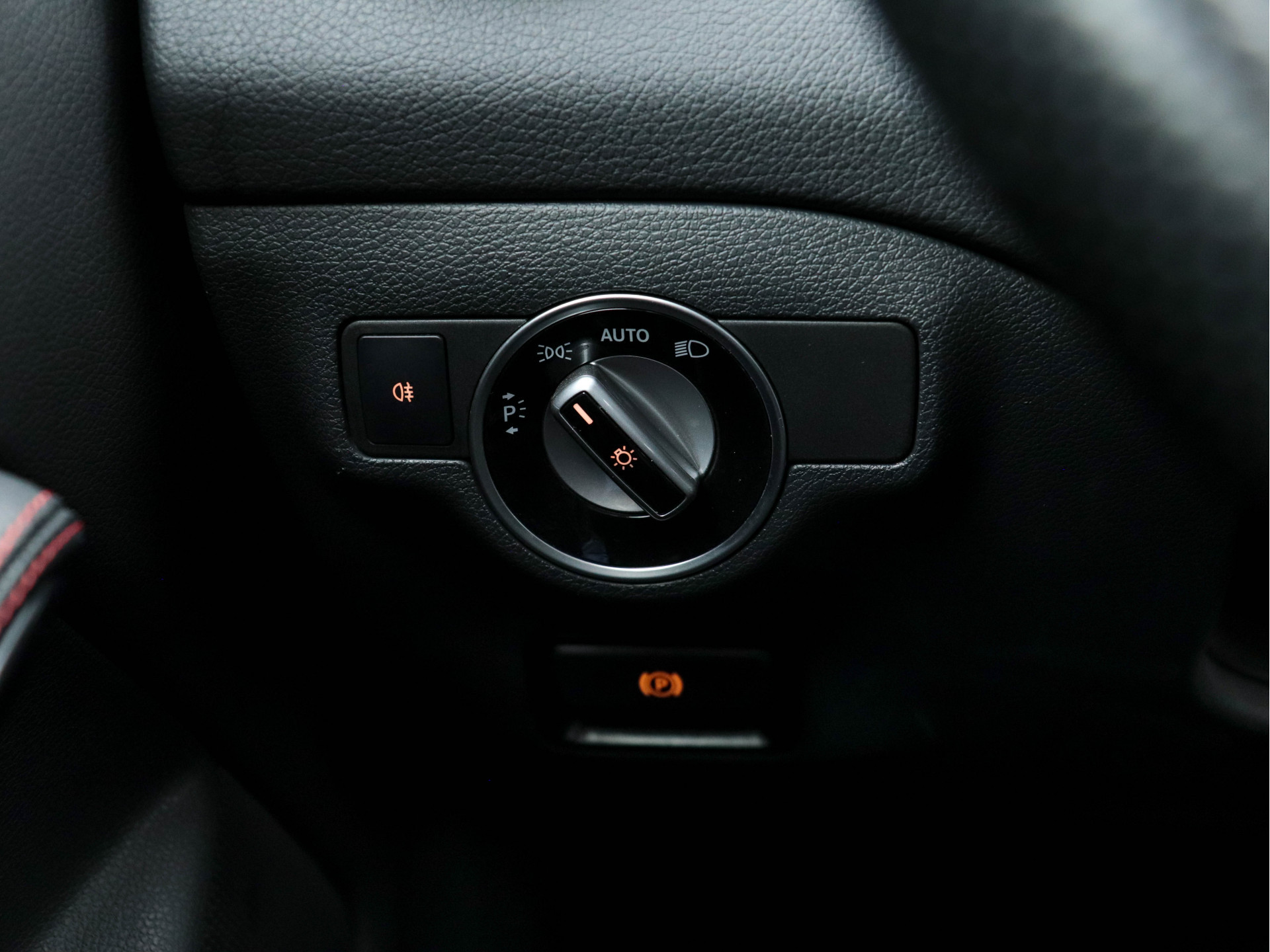 Mercedes-Benz CLA-klasse Shooting Brake 180 AMG-Line Business Solution (INCL-BTW) Aut. *NAVI-FULLMAP | FULL-LED | LEATHER-MICROFIBRE | CAMERA | ECC | PDC | CRUISE | SPORT-SEATS | SHIFT-PADDLES | 18"ALU*