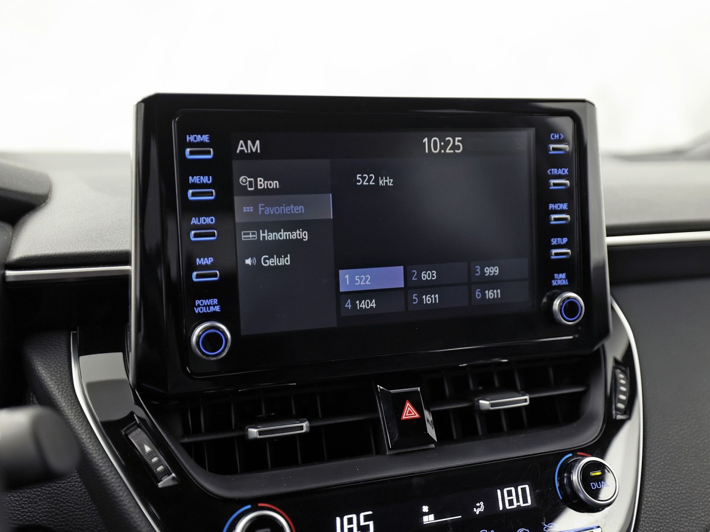Toyota Corolla 1.8 Hybrid Sport Automaat (VIRTUAL COCKPIT, APPLE CARPLAY, CAMERA, STUUR/STOELVERWARMING, SPORTSTOELEN, ADAPTIVE CRUISE, ZWART HEMEL, NIEUWE APK, NIEUWSTAAT)
