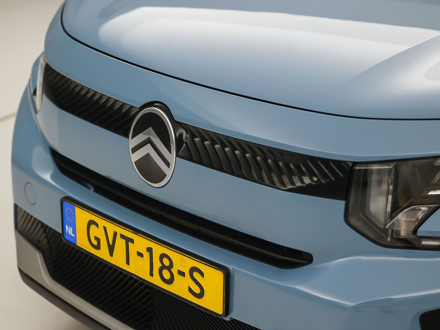 Citroën C3 1.2 Turbo 100pk Max (NIEUW MODEL, APPLE CARPLAY, GROOT NAVI, CAMERA, TREKHAAK, SPORTSTOELEN, GETINT GLAS, CRUISE, LANE ASSIST, NIEUWSTAAT)