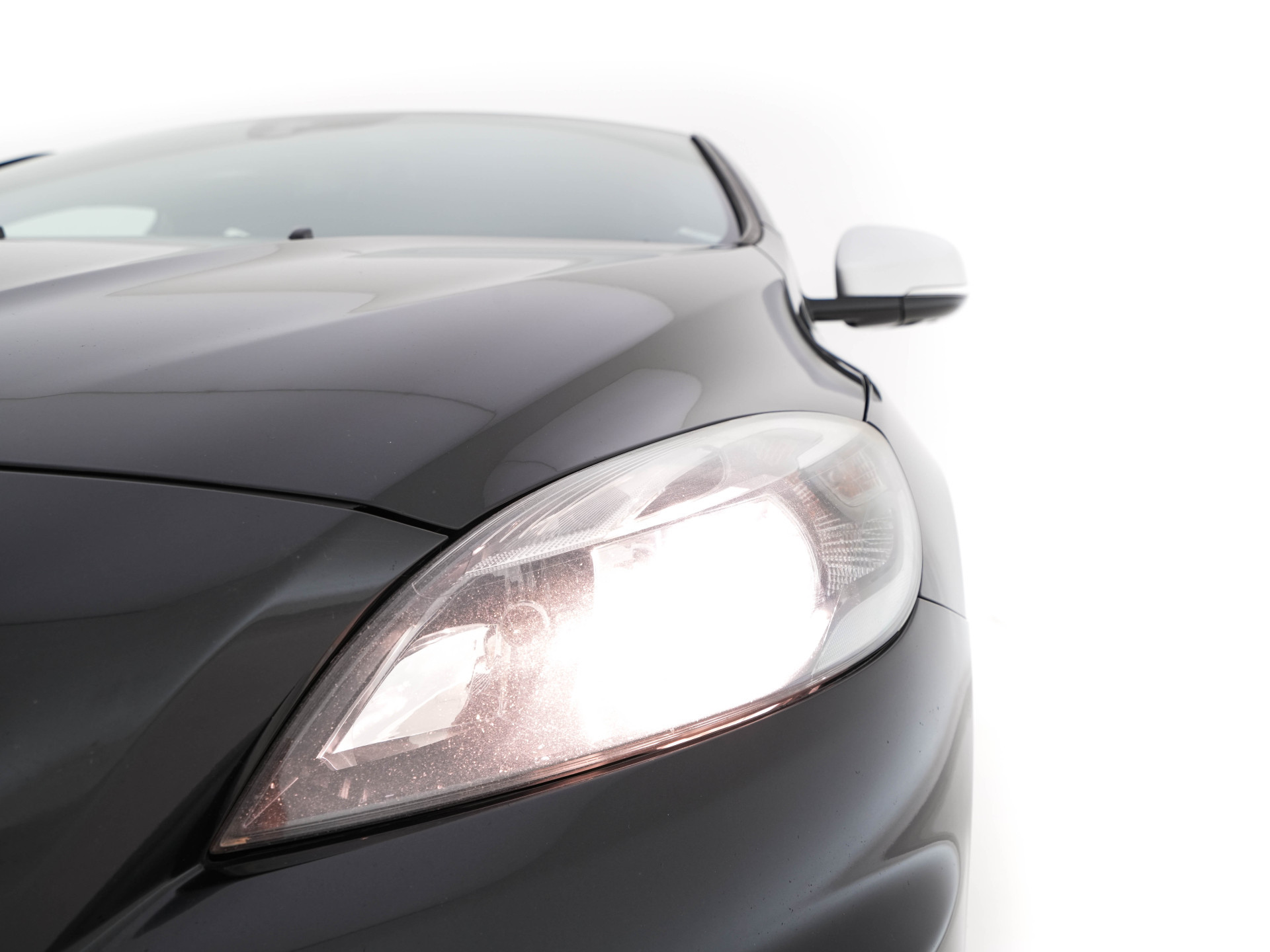 Volvo V40 1.6 T3 R-Design *NAVI-FULLMAP | LEATHER-ALCANTARA | ECC | PDC | CRUISE | SPORT-SEATS | TOWBAR | 17''ALU*