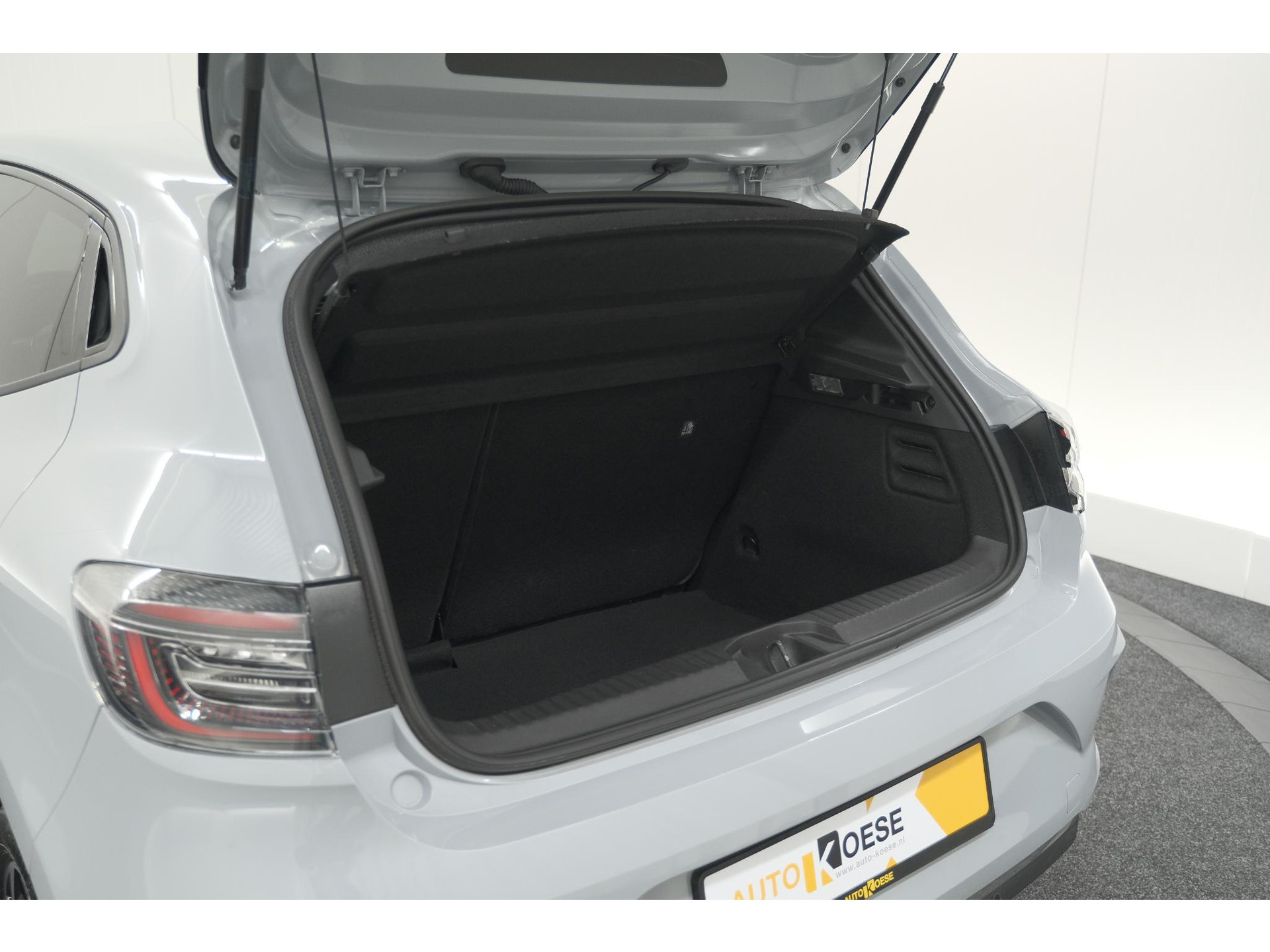 Renault Clio TCe 90 GPF techno | 360 Camera | Adaptieve Cruise Control | Navigatie | 9.3 Inch Groot Scherm