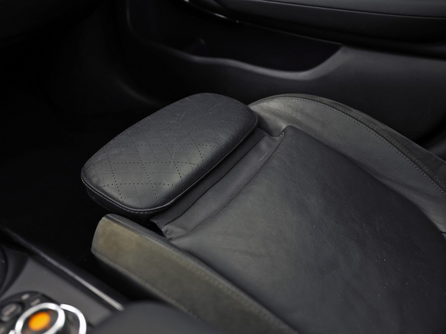 MINI Clubman 1.5 Chili Black Sport Automaat (PANORAMADAK, NAVIGATIE, LEDEREN SPORTSTOELEN, STOELVERWARMING, CRUISE, CLIMATE, ZWART HEMEL, NIEUWE APK)