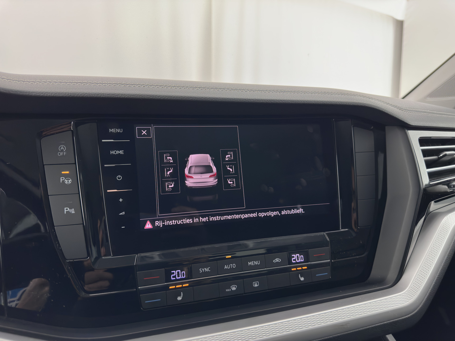 Volkswagen Touareg 3.0 TDI R-Line (INCL-BTW) Aut. *LUXURY-LEATHER | FULL-LED | BLIND-SPOT | HEATED-COMFORTSEATS | AIR-SUSPENSION | KEYLESS | CAMERA | NAVI-FULLMAP | PRIVACY-GLASS | ADAPTIVE-CRUISE |  SHIFT-PADDLES | TOWBAR*