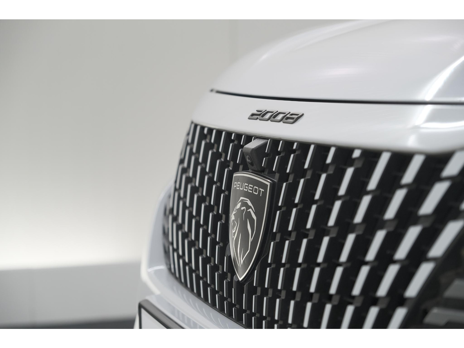 Peugeot 2008 PureTech 130 EAT8 Allure | 360 Camera | Dodehoekdetectie | Apple Carplay | Navigatie